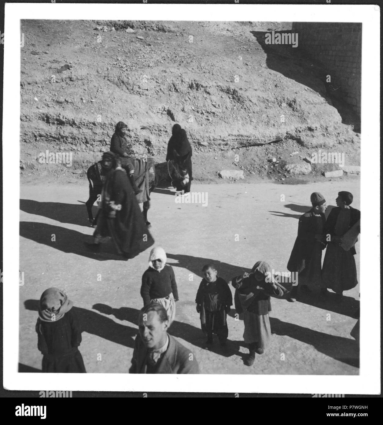 Syrie, Alep : Strassenszene ; zufällige Menschengruppe. à partir de 1933 jusqu'à 1934 83 CH-NB - Syrie, Alep- Strassenszene - Annemarie Schwarzenbach - SLA-Schwarzenbach-A-5-03-019 Banque D'Images