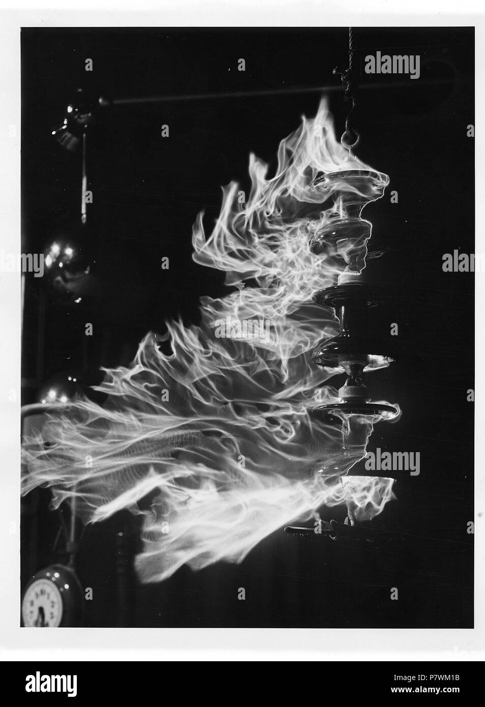 Versuch für Dr. Klay Langenthal : Überschlag un isolateur unter Regen 151 ETH-bib-Zürich, ETH Zürich, Altes Physikgebäude, Abteilung für 02376 Elektrotechnik-Ans Banque D'Images
