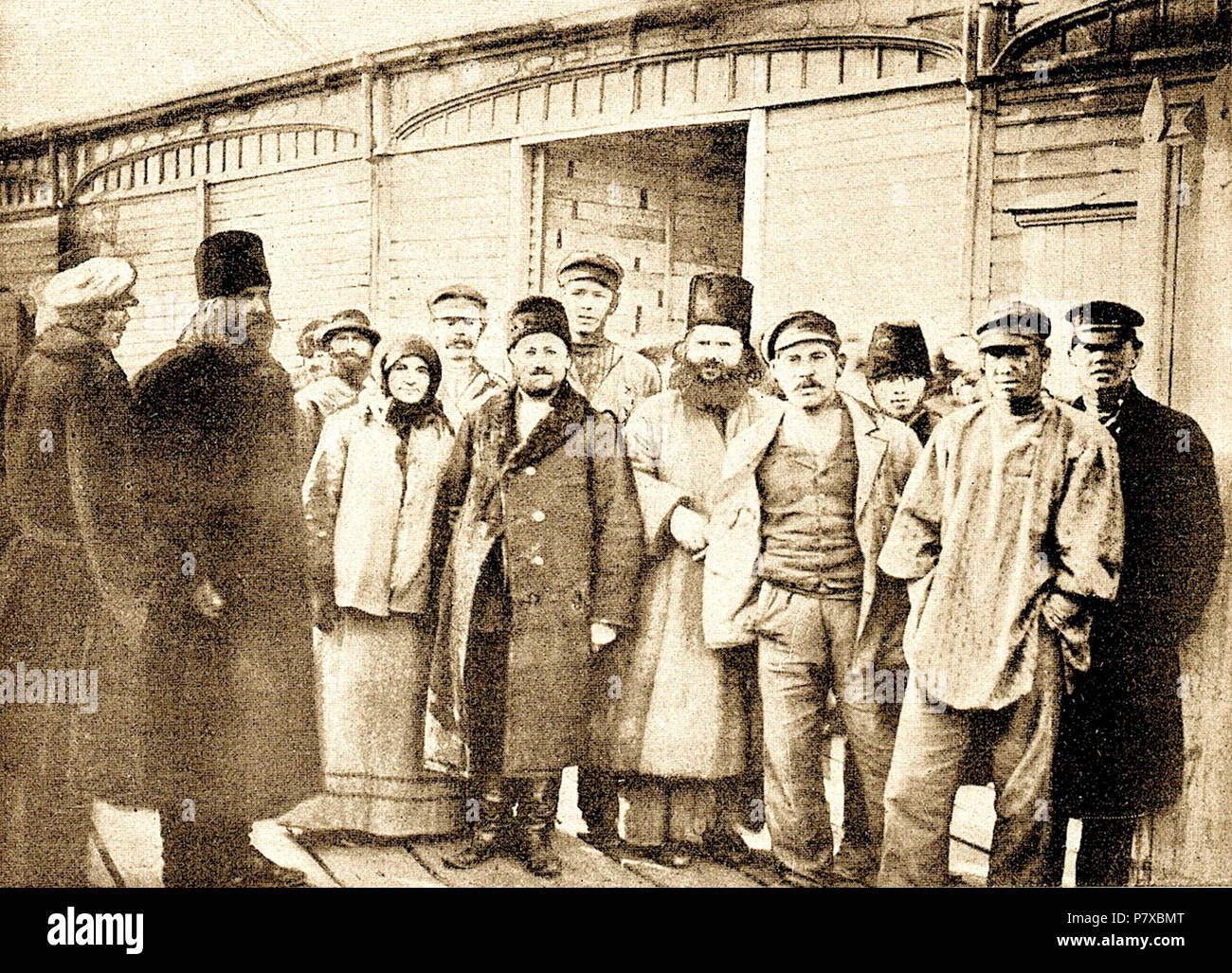 : . .  : ' '. J'ai (. 3) : . Deutsch : Die Fotografie aus dem Chapitre I (S. 3) : die Pilger auf der Odessaer Anlegestelle. Español : La fotografía del Capítulo I (p. 3) : los Peregrinos sobre el embarcadero De Odessa. Italiano : La fotografia dal chapitre I (p. 3) : Pellegrini sul Molo di Odessa. Português : une foto do Capítulo I (p. 3) : pas de Peregrinos pilar de ponte de Odessa. Français : La photo du chapitre I (p. 3) : les pèlerins sur le quai d'Odessa. Anglais : La photo du chapitre I (p. 3) : les pèlerins sur la jetée d'Odessa. Avant 1904 312 pèlerinage à la Palestine Chapitre 1 (3) Banque D'Images