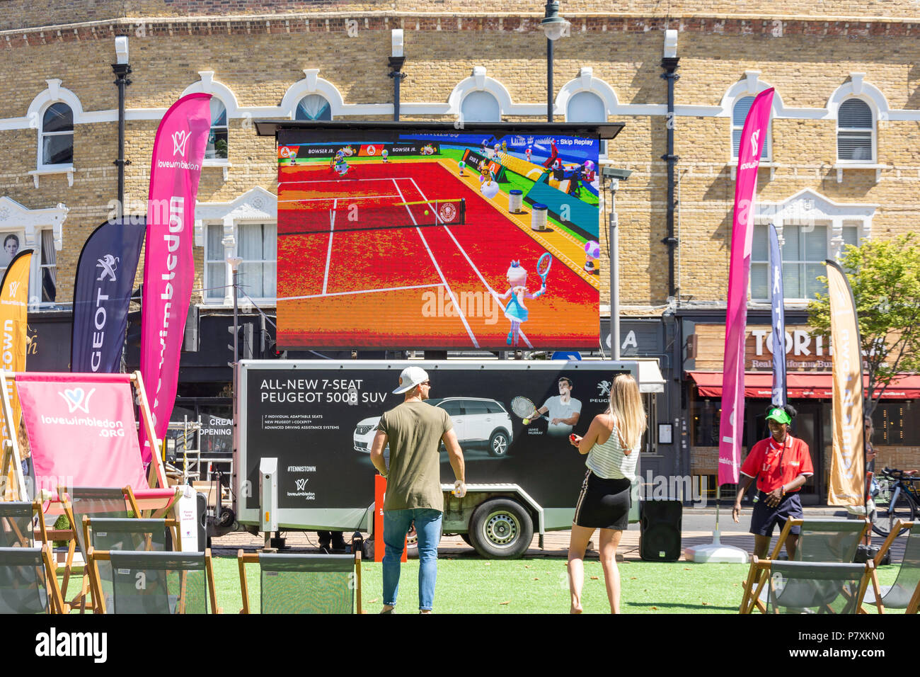 Wimbledon écran de télévision, la Piazza, Wimbledon, Merton London, Greater London, Angleterre, Royaume-Uni Banque D'Images
