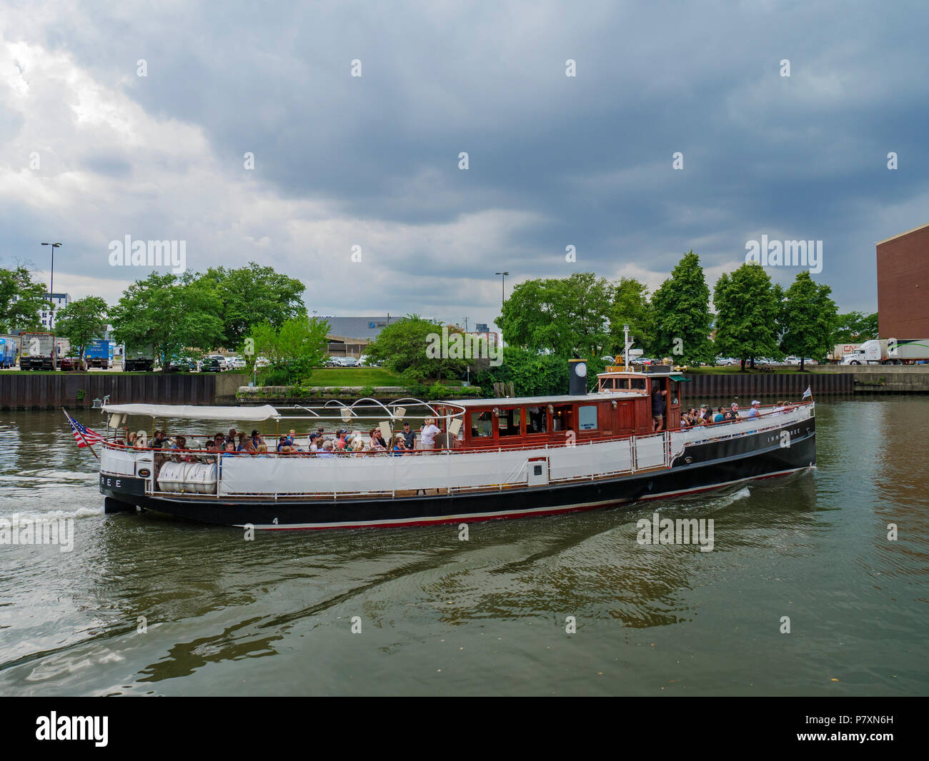 L'excursion la boad plis Innisfree la branche nord de la rivière Chicago. Banque D'Images