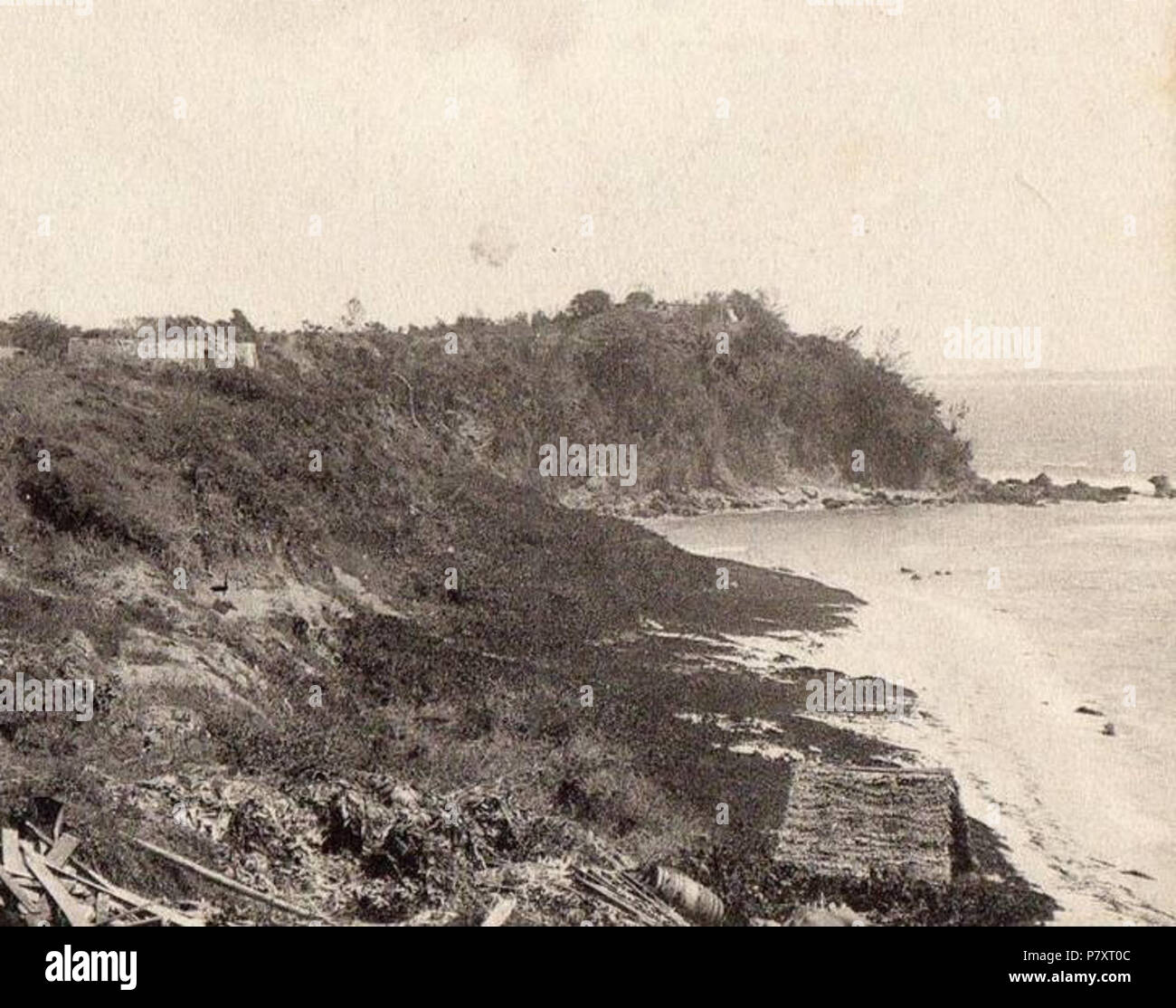 Les Colons Francais Anglais Fort Dauphin Abandonnes Dans Les Annees 1680 Elle A Marque La Fin De La Tentative De Colonisation De Madagascar Pendant Deux Siecles Recadrage De Une Carte Postale De Circa