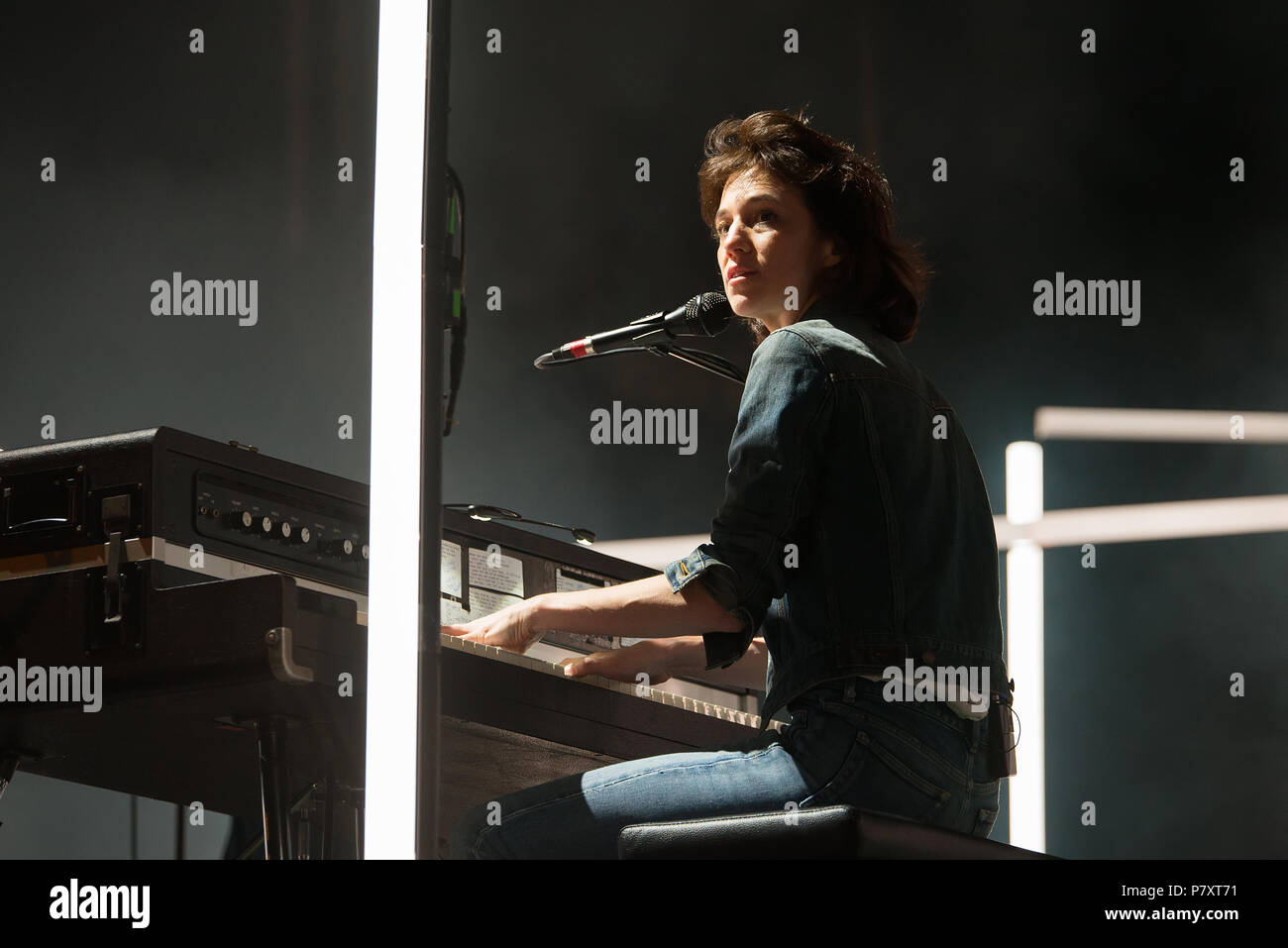 Barcelone - 1 juin : Charlotte Gainsbourg (band) effectuer dans un concert au Primavera Sound Festival le 1 juin 2018 à Barcelone, Espagne. Banque D'Images