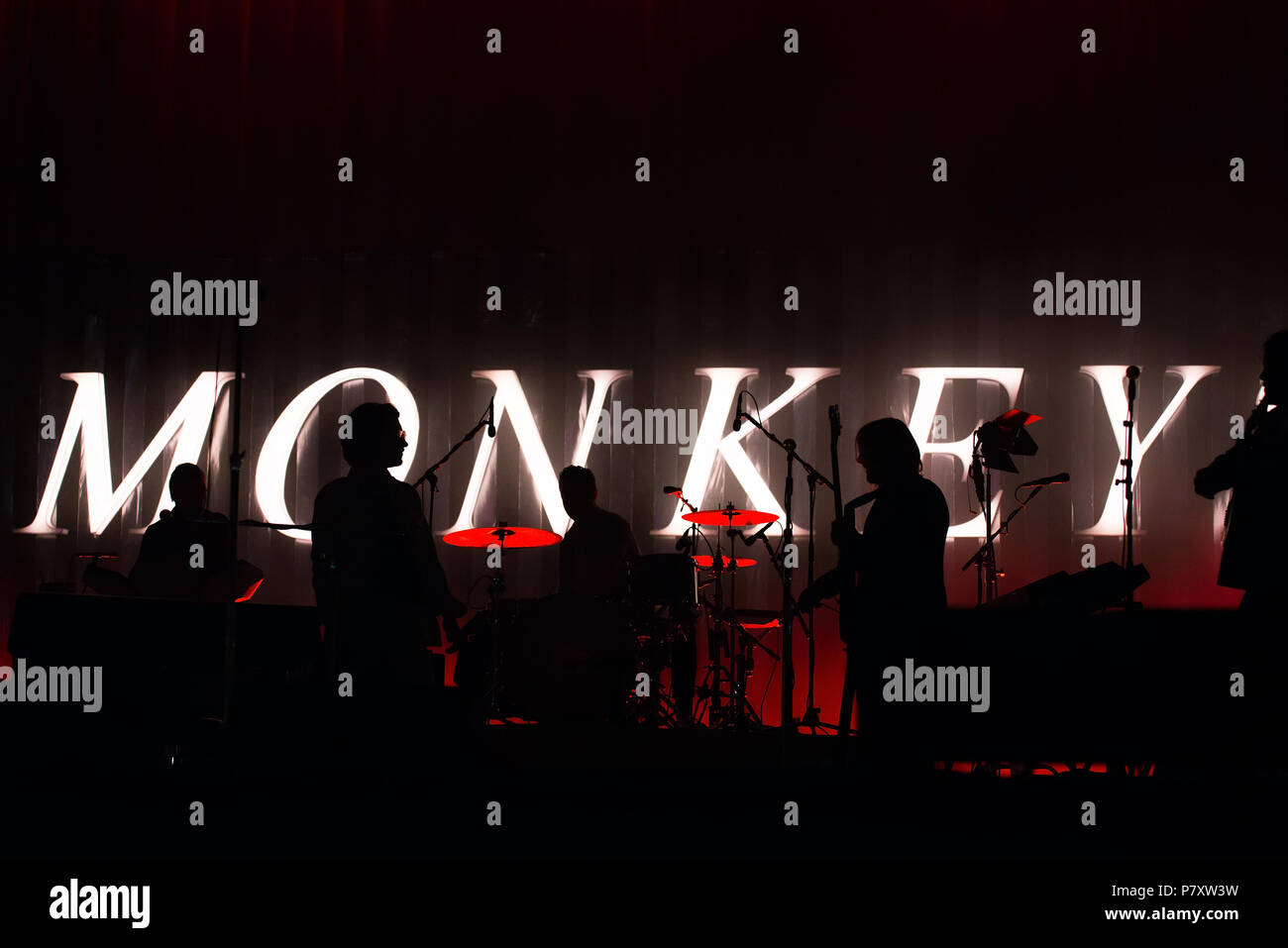 Barcelone - 2 juin : Arctic Monkeys (rock band) produisent en concert au Primavera Sound Festival le 2 juin 2018 à Barcelone, Espagne. Banque D'Images Barcelone - 2 juin : Arctic Monkeys (rock band) produisent en concert au Primavera Sound Festival le 2 juin 2018 à Barcelone, Espagne. Banque D'Images