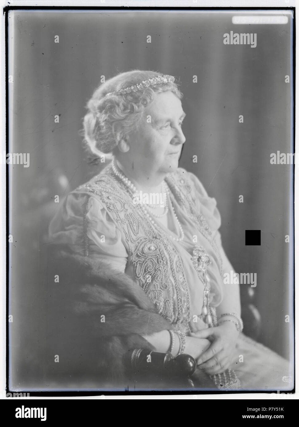 Nederlands : Beschrijving Koningin Wilhelmina 10 2015 lijve Documenttype foto Vervaardiger Merkelbach, Atelier J. Collectie Collectie Atelier J. Merkelbach Datering 1948 ca. Inventarissen http://archief.amsterdam/archief/10164/35441 Afbeeldingsbestand Dememorixer avec généré 010164033303 . vers 1948 214 Jacob Merkelbach, Afb 010164033303 Banque D'Images