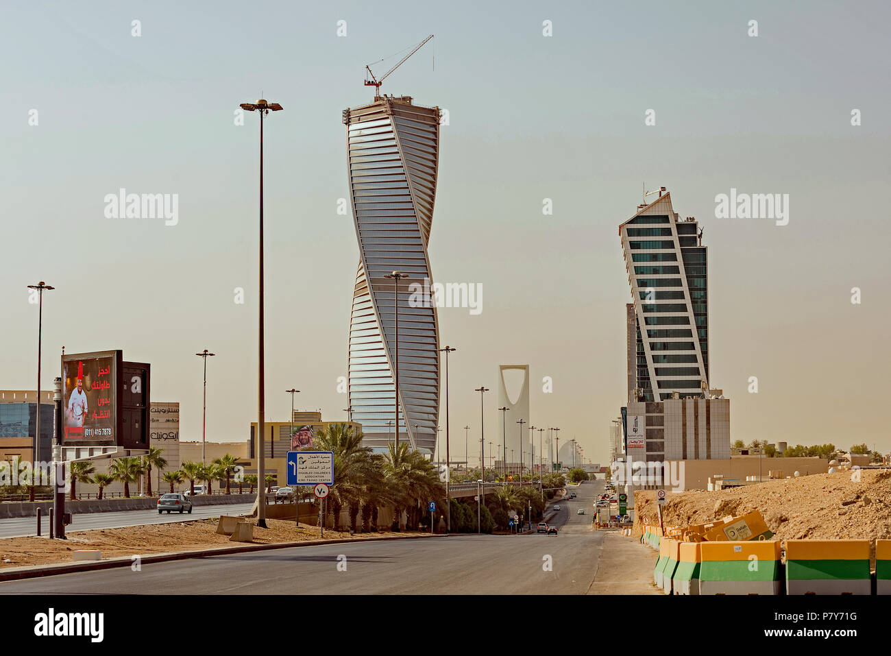 Bâtiments le long de King Fahd Bin Abdul Aziz Road, Riyadh, Arabie Saoudite Banque D'Images