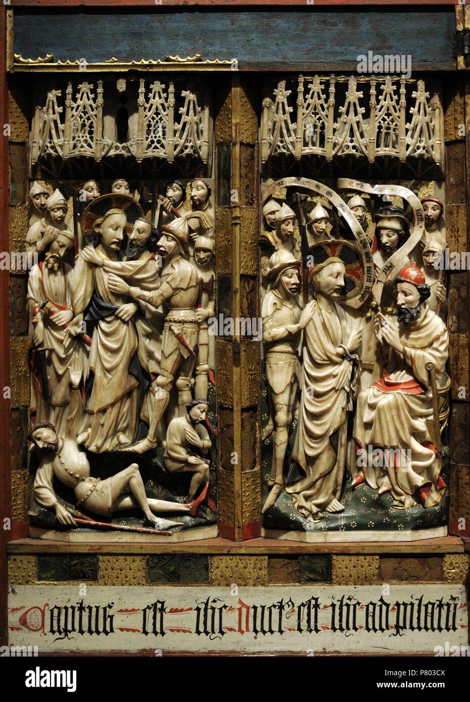 L'artiste anglais. Fabrication de Nottingham. Triptyque de la Passion,  ca.1350-1400. Détail de baiser de Judas et Jésus devant Pilate. L'albâtre,  le bois et le verre. Musée national de Capodimonte. Naples. L'Italie Photo