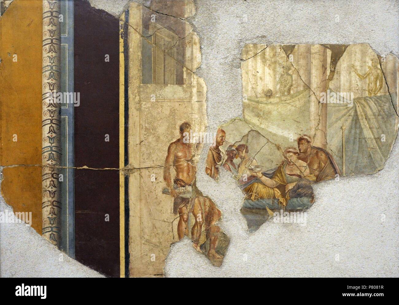 Fresque représentant romain, sur la gauche, parties d'un edicle décoré de motifs ciselés. A l'intérieur, une scène de banquet. Maison de Joseph II. Pompéi. Première époque impériale. Musée Archéologique National. Naples. L'Italie. Banque D'Images