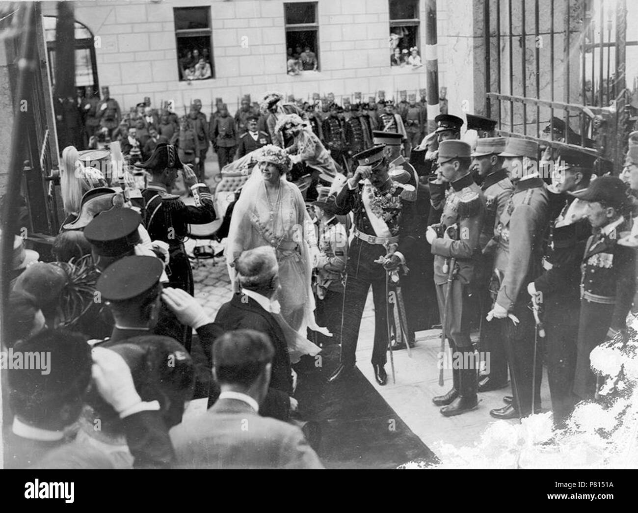 Anglais : Mariage d'Alexandre I de Yougoslavie et de la princesse Marie de Roumanie / srpski : Svadba Kralja Aleksandra I i Kraljice Marije Deutsch : Hochzeit von Alexander I. (Jugoslawien) (1888-1934) aus dem Karaorevi Haus mit Prinzessin von Rumänien (* 6. 08 janvier 1900 à Gotha ; † 22. Juni 1961 à Londres) am 08.06.1922 . Sie war zwölf Jahre von 1922 bis zum Tod durch Ermordung votre Mannes Alexander im Jahr 1934 Königin des Königreichs Jugoslawien. 8 juin 1922 359 Svadba Kralja Aleksandra je Kraljice Marije 3 Banque D'Images