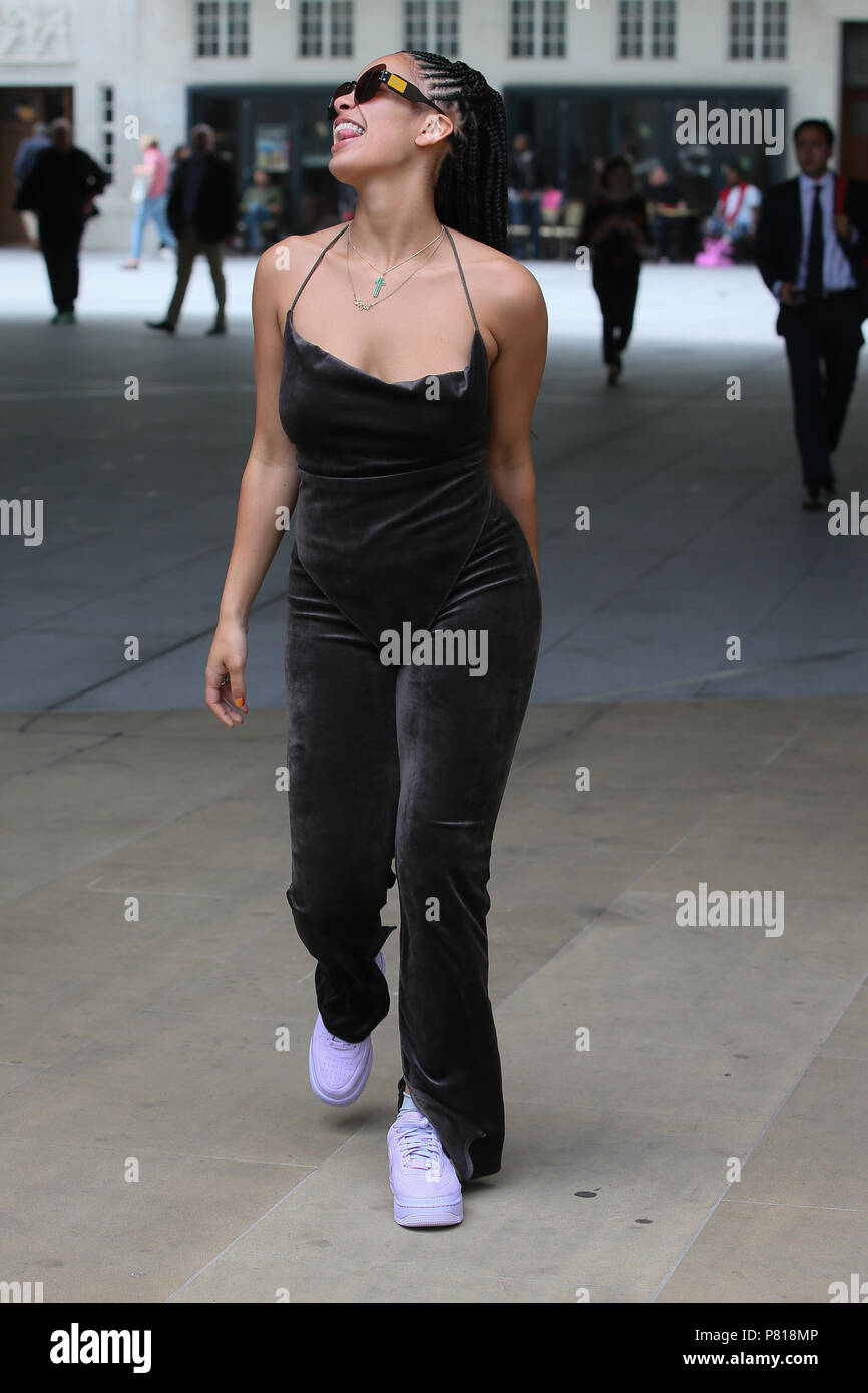 Singer Jorja Smith quitter BBC Radio One Studios après avoir effectué sur l'amour - Un salon doté d' Londres : Jorja Smith Où : London, Royaume-Uni Quand : 07 juin 2018 Source : WENN.com Banque D'Images