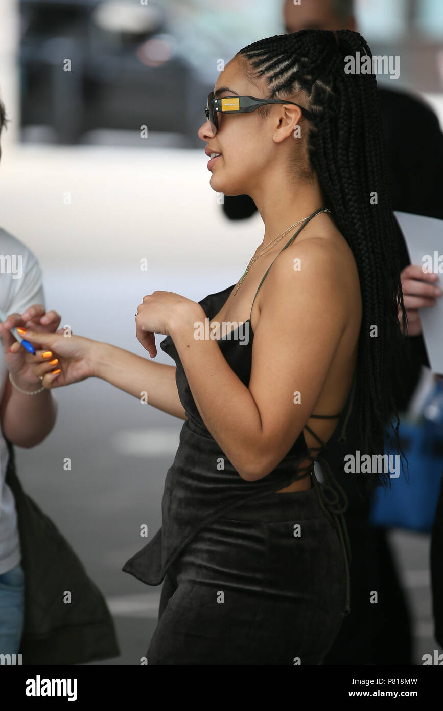 Singer Jorja Smith quitter BBC Radio One Studios après avoir effectué sur l'amour - Un salon doté d' Londres : Jorja Smith Où : London, Royaume-Uni Quand : 07 juin 2018 Source : WENN.com Banque D'Images