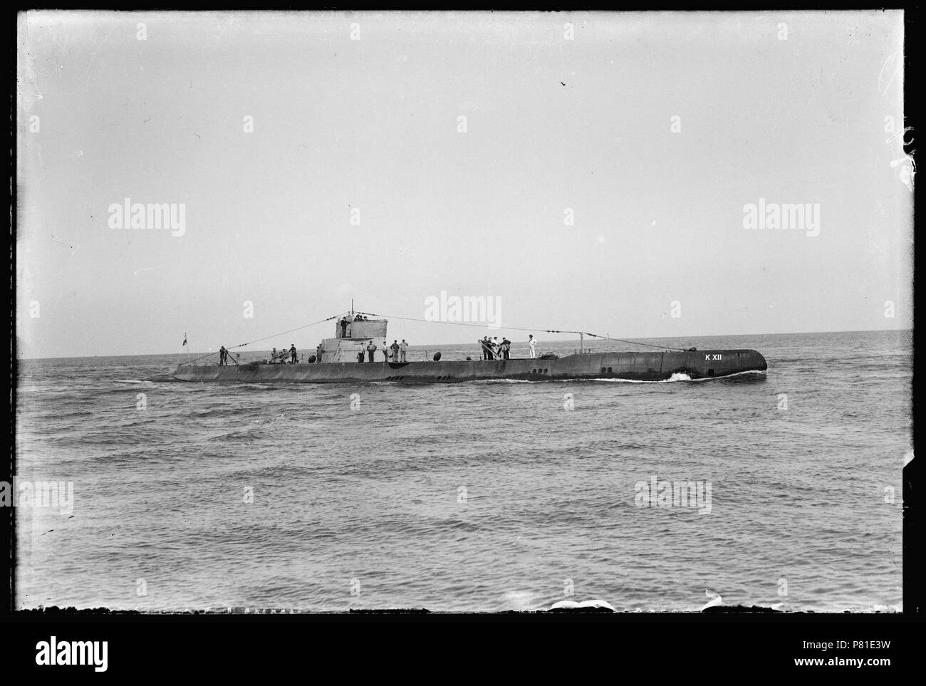 Onderzeeboot Hr. Mme K XII (UIT) 1925 passeert rencontré bemanning Aan Den Helder 1930 dek Catalogusnummer : RAA003012782 Collectie Regionaal Archief Alkmaar . 12 octobre 2011, 20:49 Rh 294 Onderzeeboot. Mme K XII (31191052082) Banque D'Images