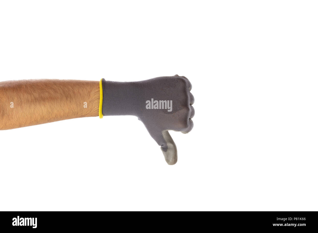 Pouce vers le bas, signe de rejet des gestes, une main gantée, isolé sur fond blanc, chemin de détourage Banque D'Images