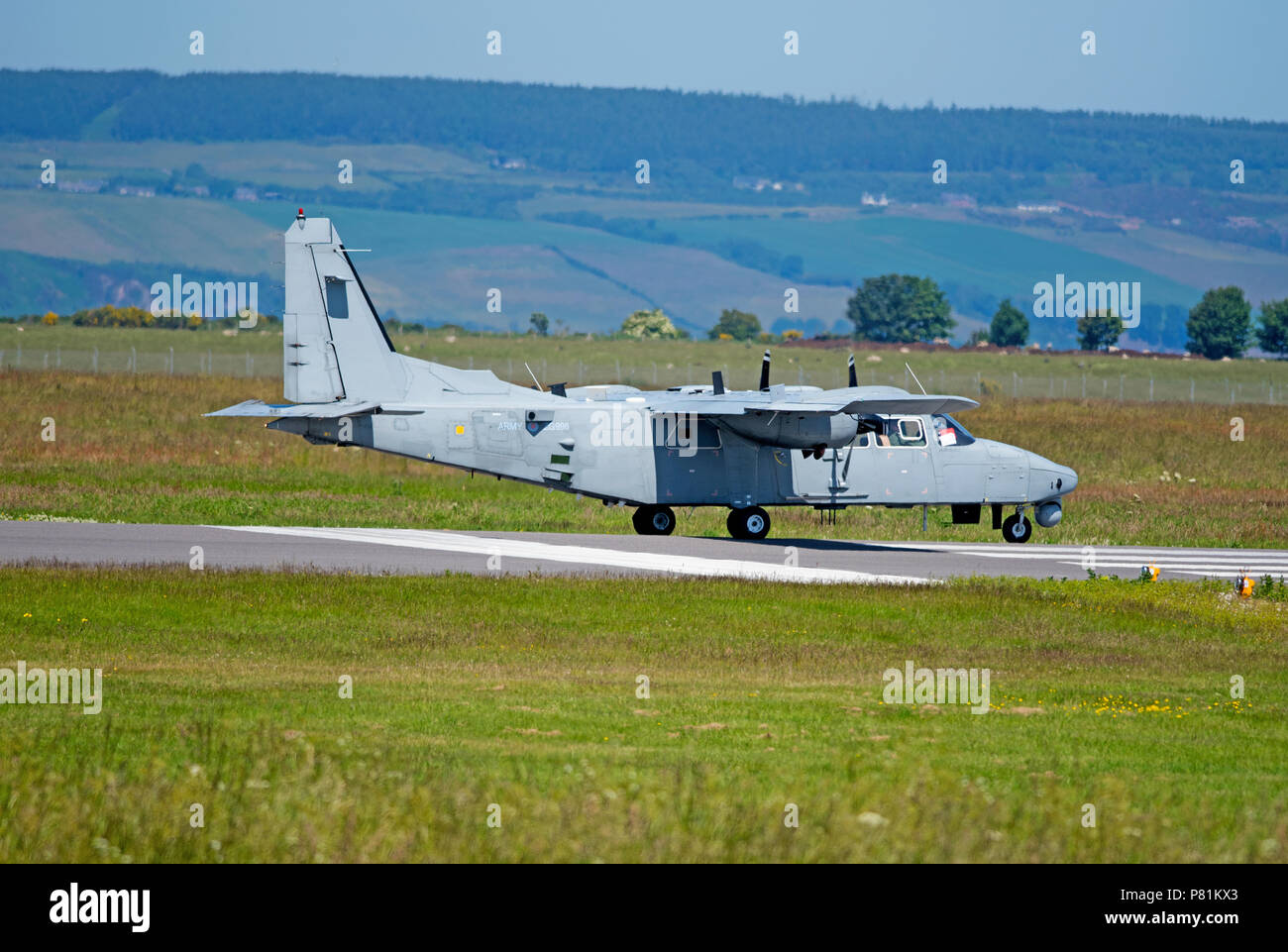 UK Army Air Corps Torres sur le point de décoller de l'aéroport de Inverness Dalcross dans les Highlands écossais. Banque D'Images