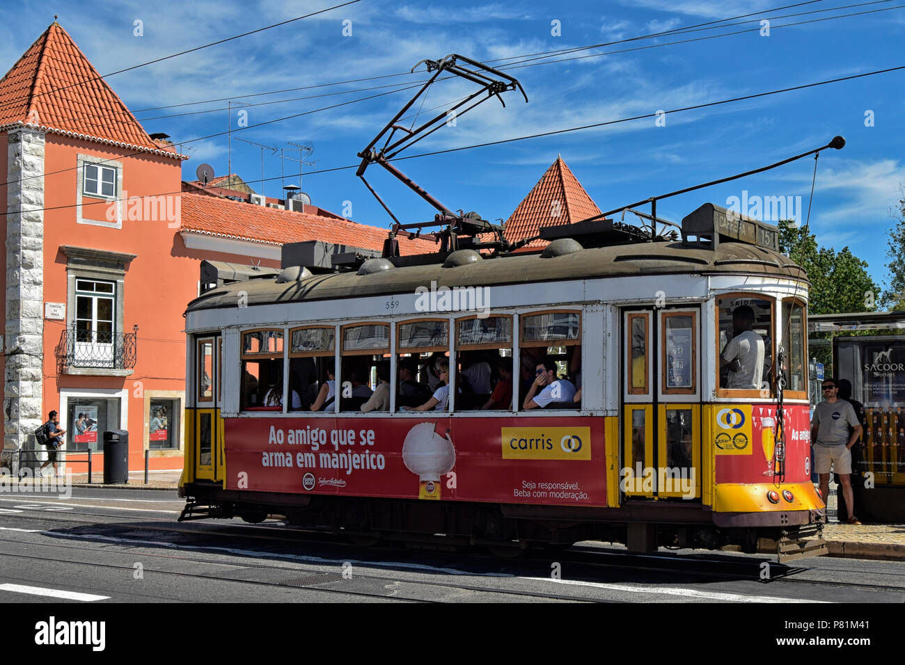 Transports publics électriques à Lisbonne, Portugal appelé elétrico de Lisboa. Vieux transports urbains emblématiques à Lisbonne Banque D'Images
