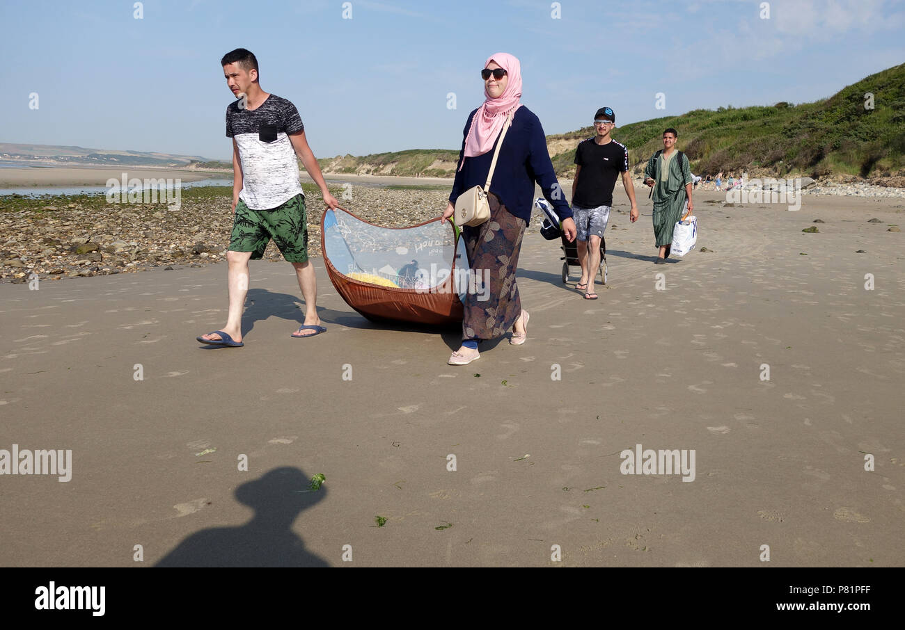 Famille sur la plage de bord de mer dans le nord de la France département du pas-de-Calais dans la région hauts-de-France. Banque D'Images