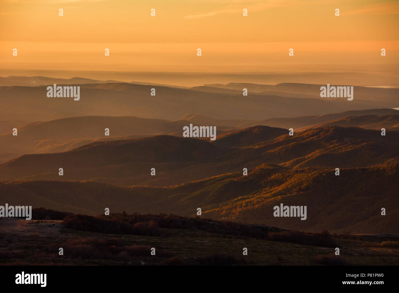 Les montagnes de Crimée. Vue depuis la montagne Chatyr-Dag Banque D'Images