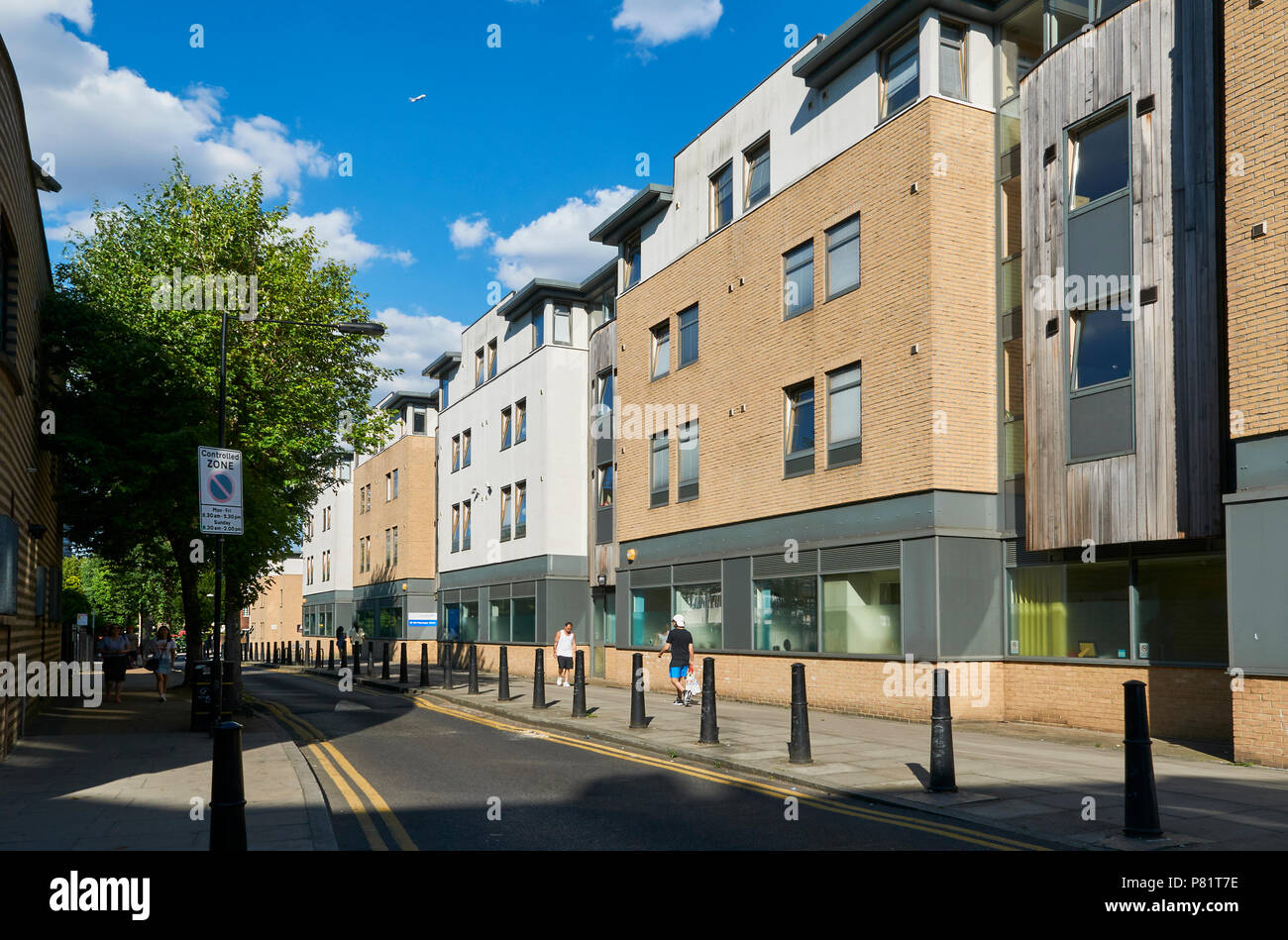 De nouveaux bâtiments dans le vieux Montague Street, près de Brick Lane, dans l'East End londonien Banque D'Images