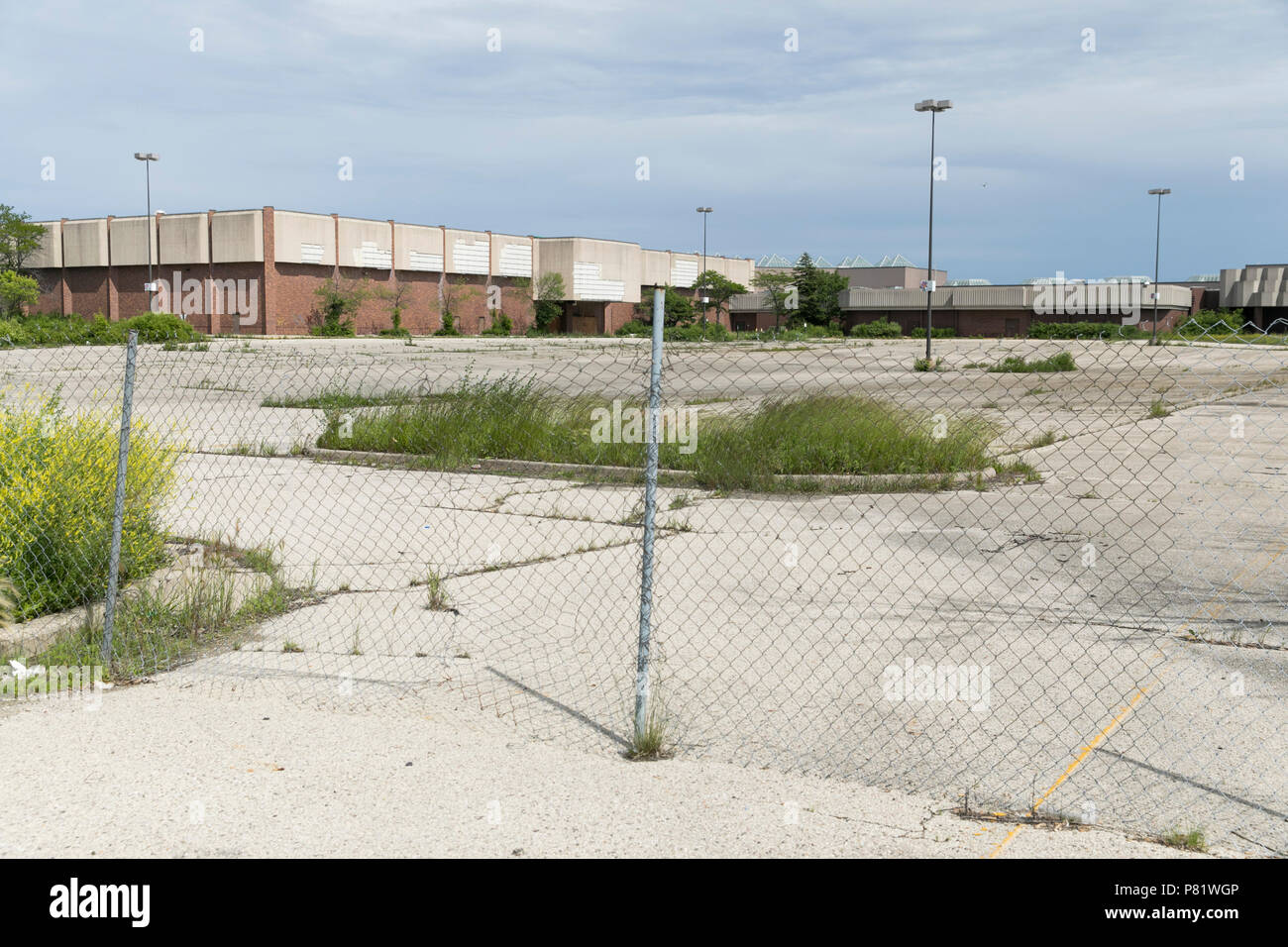 Une clôture entoure une partie de l'essentiellement abandonnées Granville Station Mall à Milwaukee, Wisconsin le 22 juin 2018. Banque D'Images