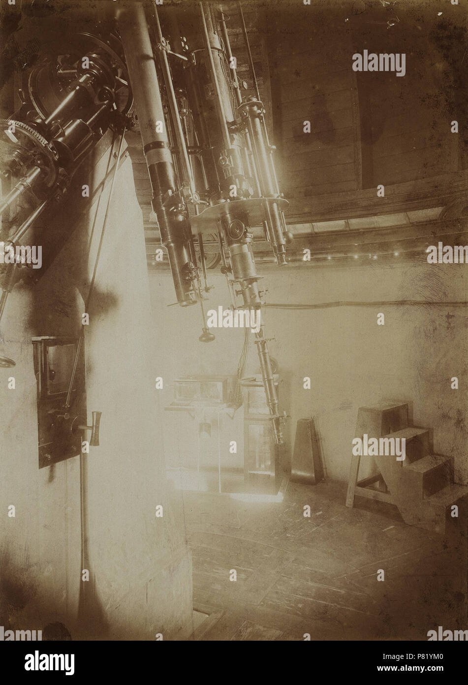 Mit 16 cm Kem-Refraktor Thöpfen mit [Töpfen] prot[...]spekt ngen[...] Kop. 151 ETH-bib-Zürich, Zürich ETH, Eidgenössische Sternwarte, Hauptkuppel-Ans 02775-166 Banque D'Images