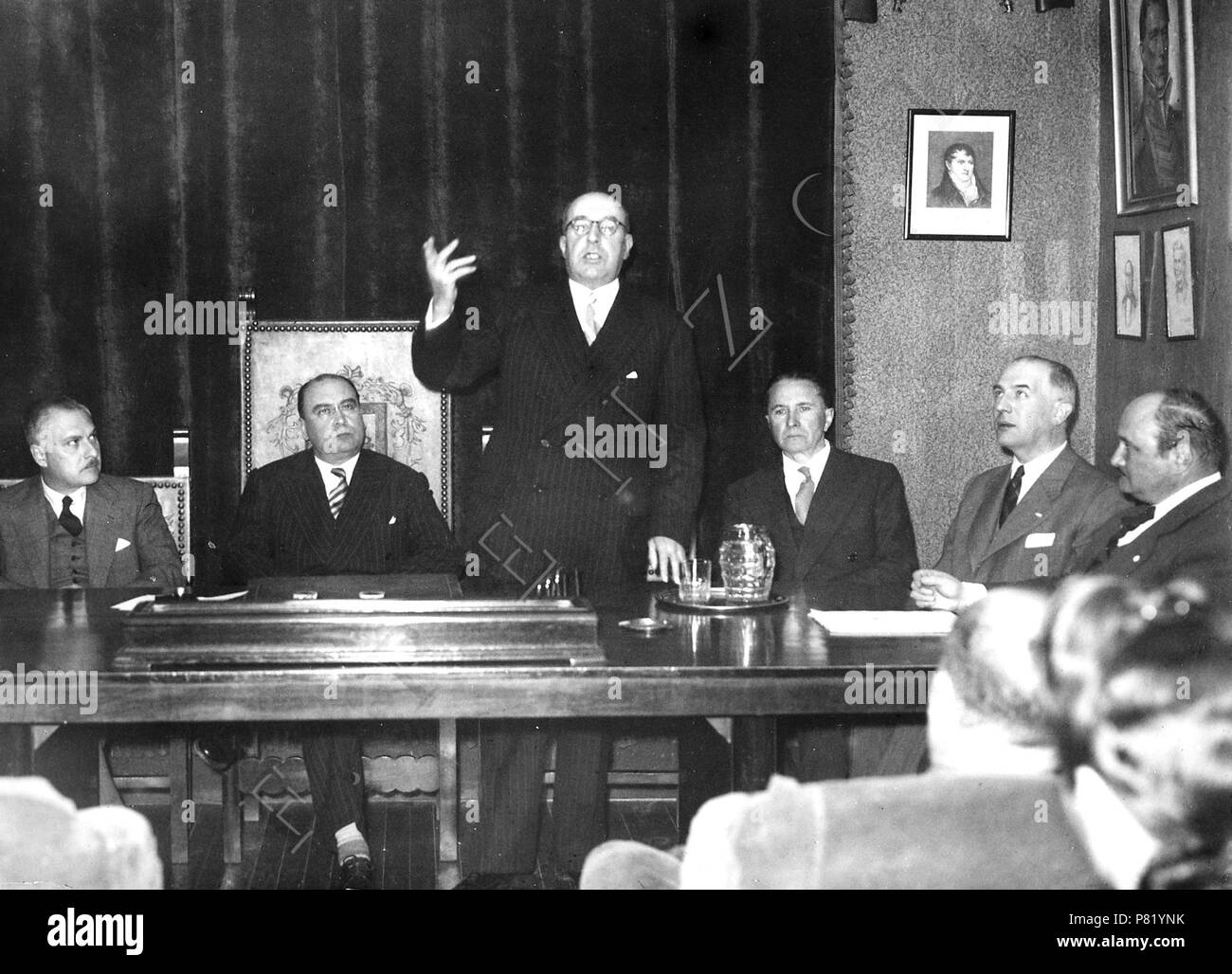 Fondation Penzol, archivos, Biblioteca Penzol, Casa da Cultura Galega, Concello de Vigo 96 Conferencia de Ramón Otero Pedrayo aucun salón de Estudios Históricos de Mendoza (Argentine) 1947 Banque D'Images