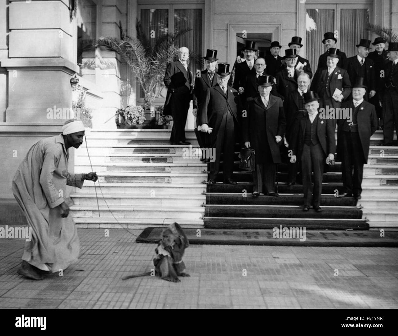 424 Египетский уличный обезьянкой актер с, Каир. 1er février 1938 Banque D'Images