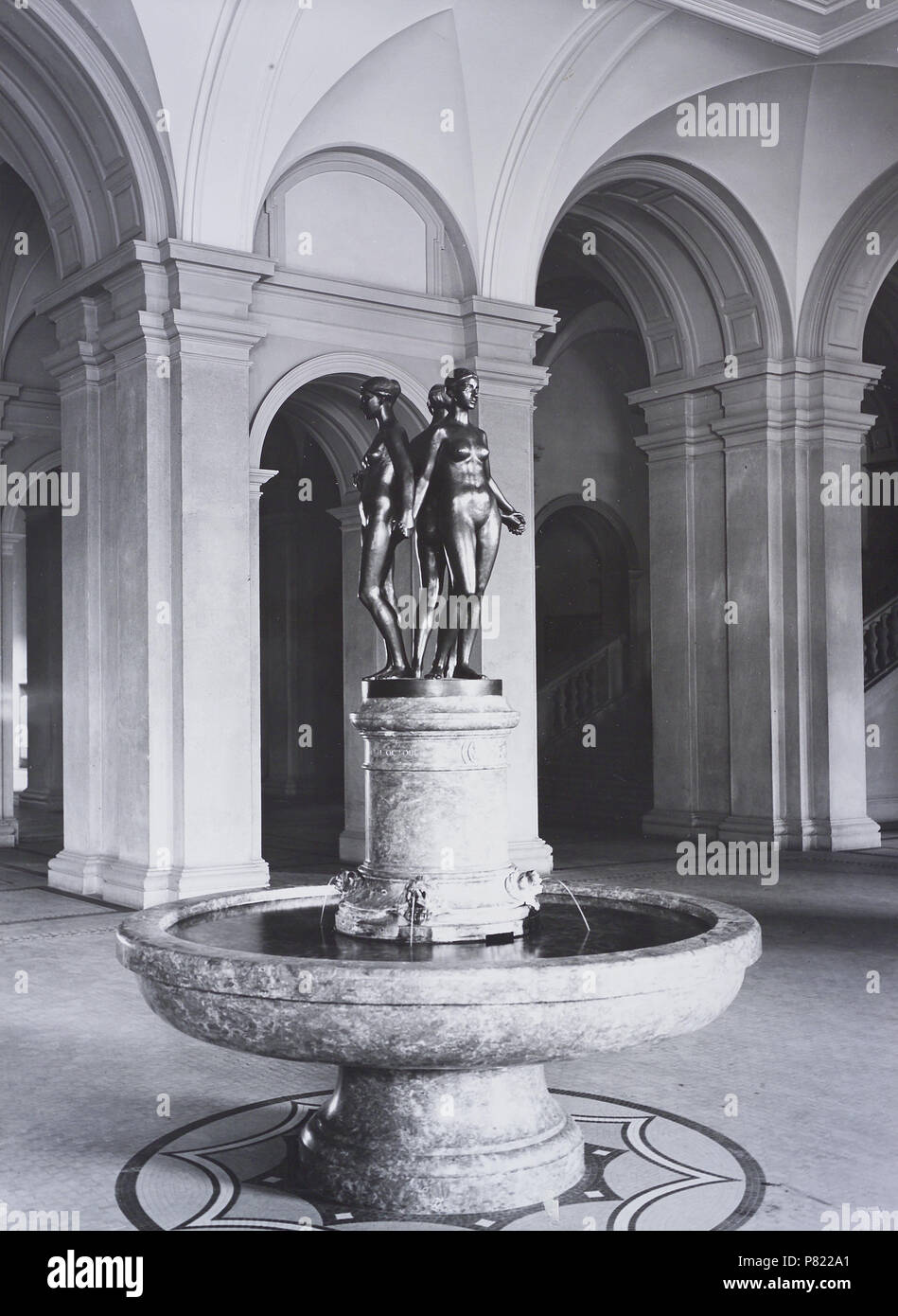 Drei Göttinnen der Schönheit und Anmut : Junon, Minerve et Vénus Bronze aus 152 ETH-bib-Zürich, ETH Zürich, Hauptgebäude (HG), östliche Vorhalle, Trinkwasserbrunnen Grazien-Ans 00365 mit drei-FL Banque D'Images