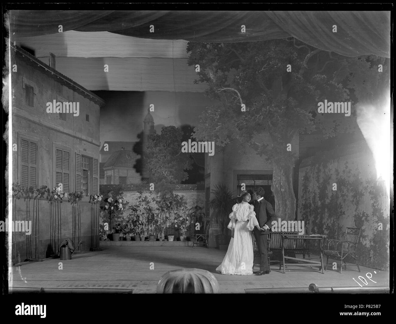 Astri Torsell som Matilda & Anders de Wahl som Guido je Lucifer, Svenska teatern 1904. Stort glasnegativ 341 Scène de Lucifer à Svenska teatern 1904 - Le symbole - SvT029 Banque D'Images