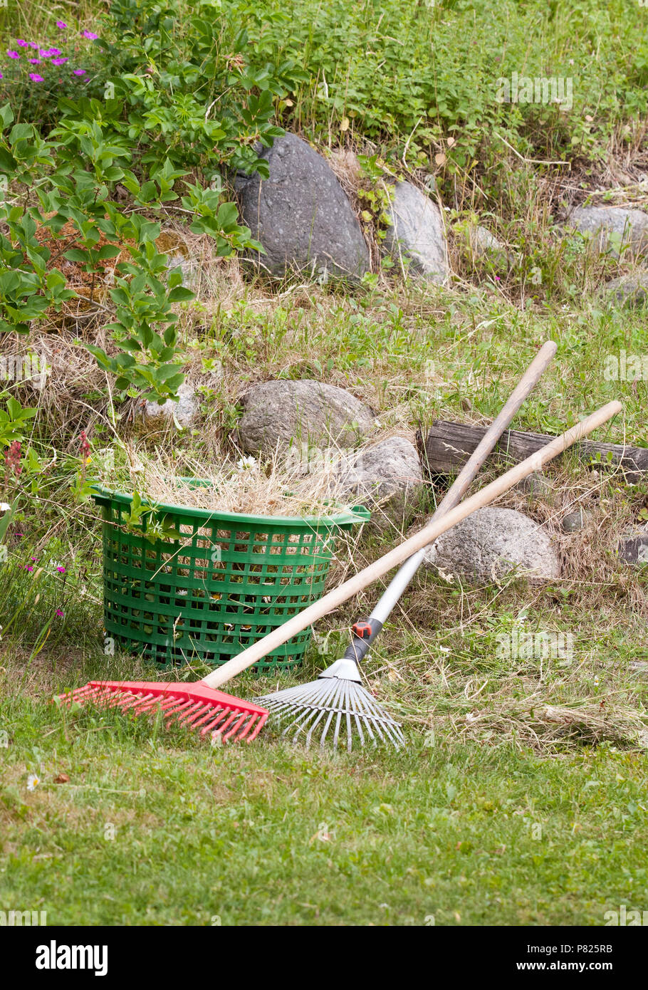 Le Jardinage a pris une pause et un plein panier de jardin peuvent attendre 2018 Banque D'Images