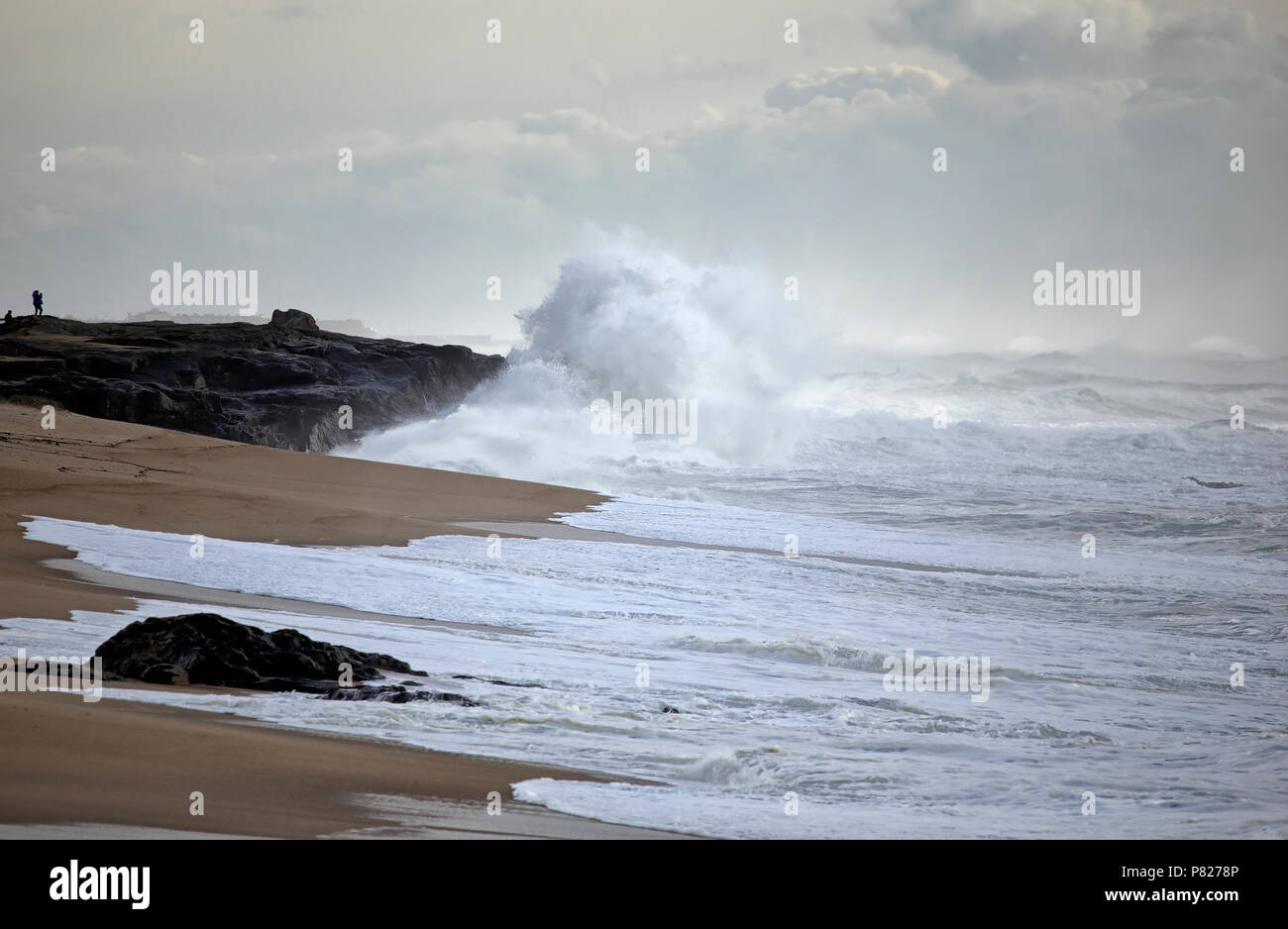 Le nord de la côte portugaise sous forte tempête Banque D'Images