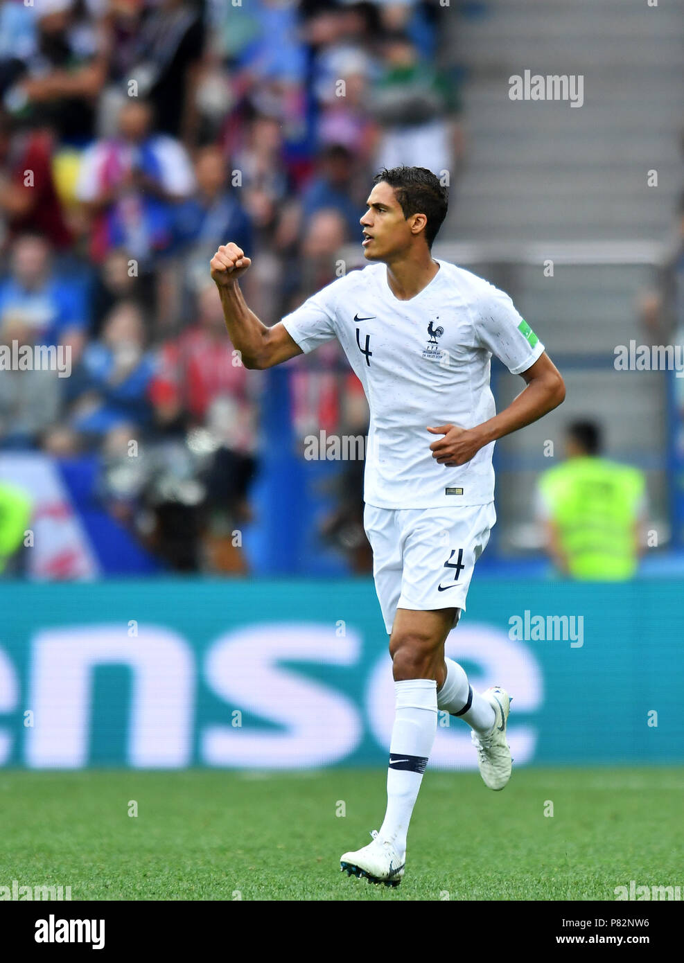 Nizhny Novgorod Russie 06 Juillet Raphael Varane De France Fete Marquant Un But Pendant La Coupe