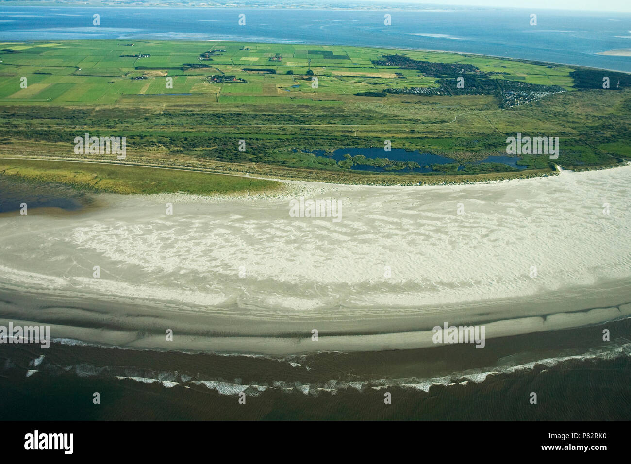 Luchtfoto van Ameland ; photo aérienne d'Ameland Banque D'Images