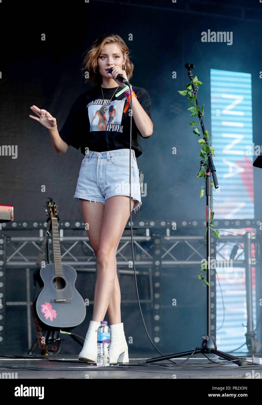 Nina Nesbitt joue sur la scène du roi Tut pendant l'TRNSMT Festival sur Glasgow Green à Glasgow. Banque D'Images