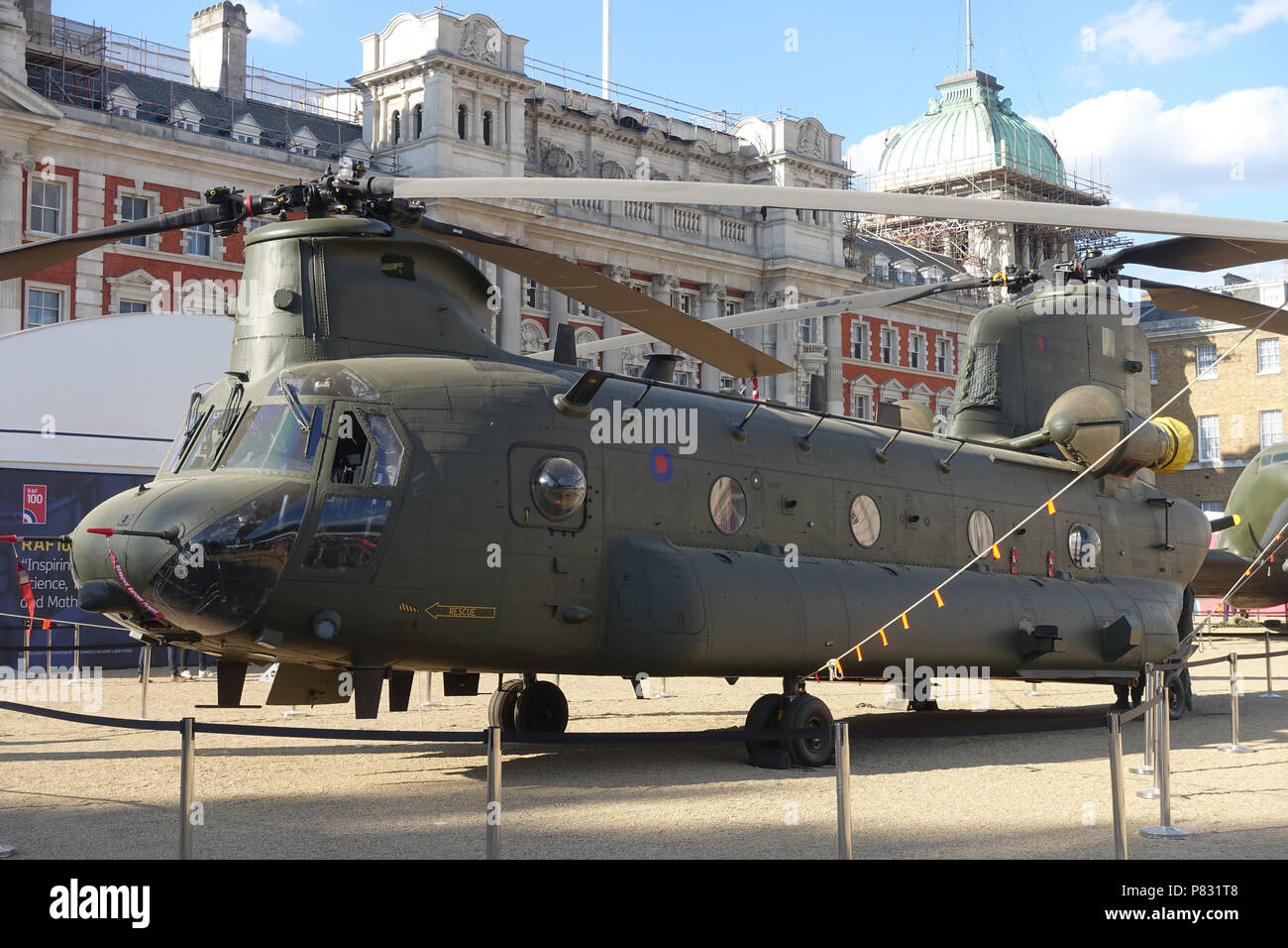 Twin rotor helicopters Banque de photographies et d'images à haute  résolution - Alamy