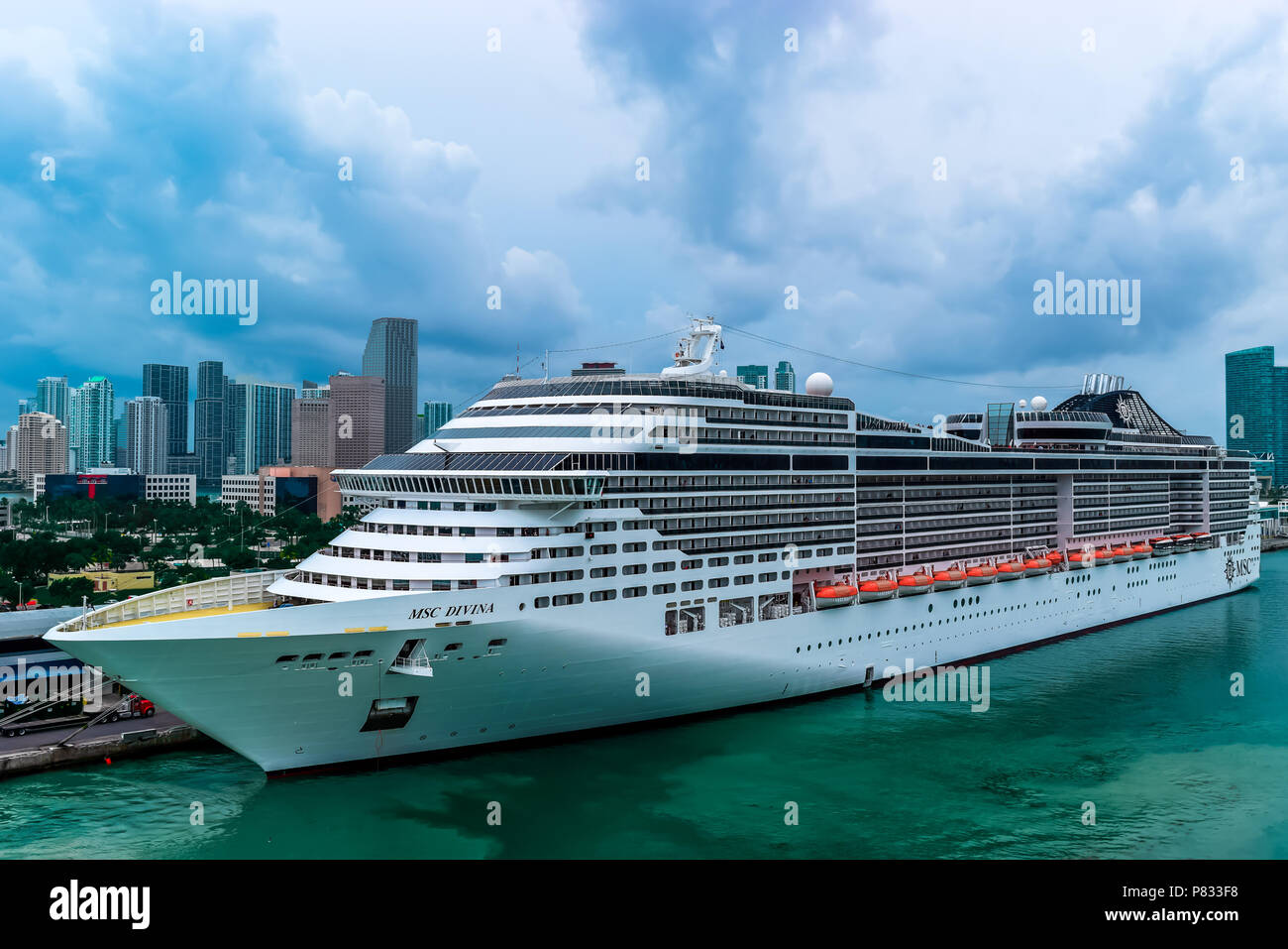 Miami, Floride - le 29 mars 2014 : MSC Divina bateau de croisière amarré à Miami, en Floride. Banque D'Images