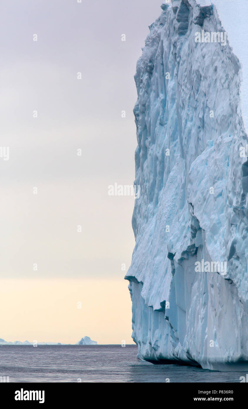 Les icebergs au large de la côte est du Groenland, Taliisaq Banque D'Images