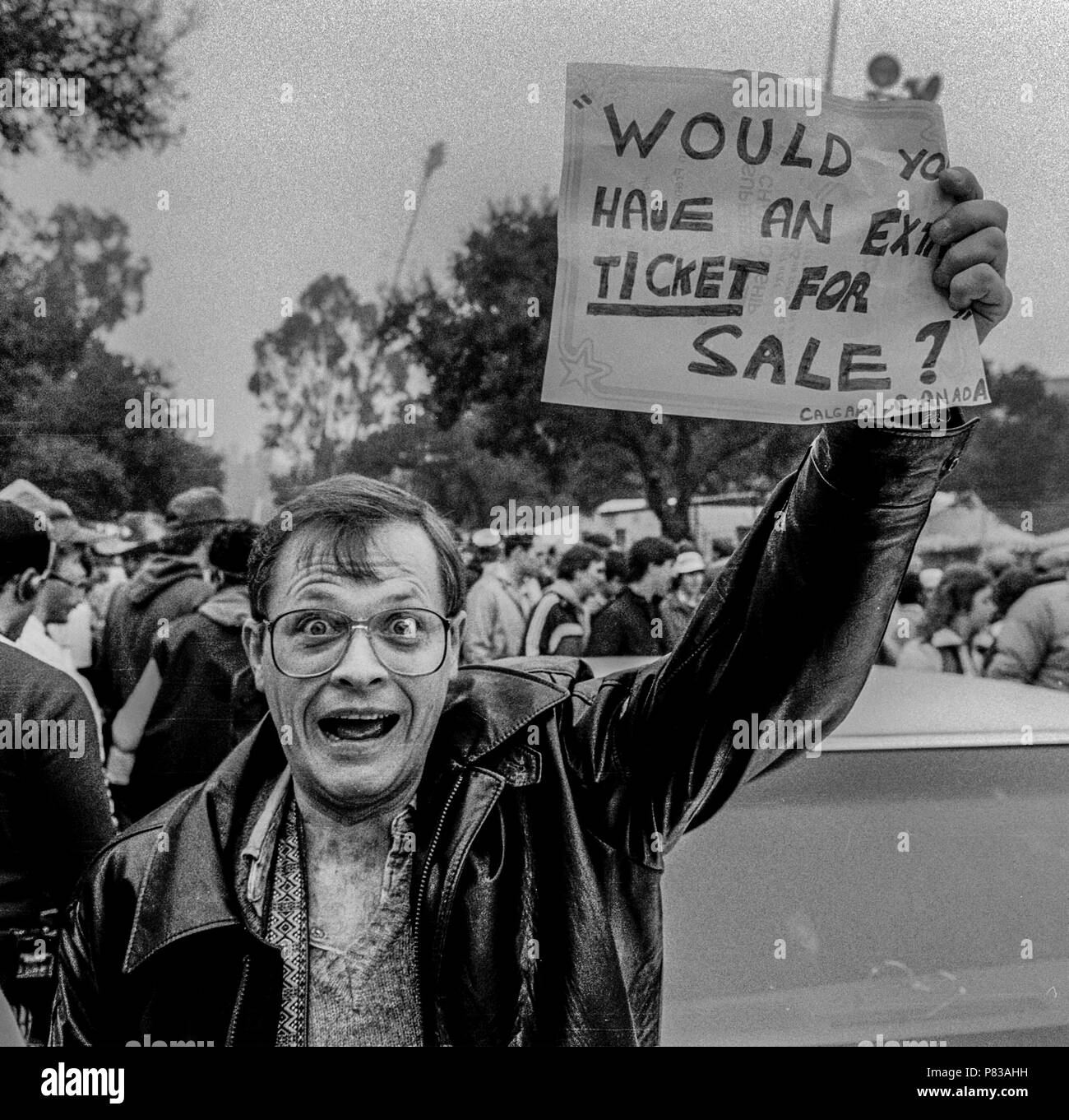 Stanford, Californie, USA. 20 Jan, 1985. Ventilateur avec signe veut un billet à le Super Bowl XIX hayon sur le campus de l'Université de Stanford. Les San Francisco 49ers défait les Miami Dolphins 38-16 le dimanche, Janvier 20, 1985. Crédit : Al Golub/ZUMA/Alamy Fil Live News Banque D'Images