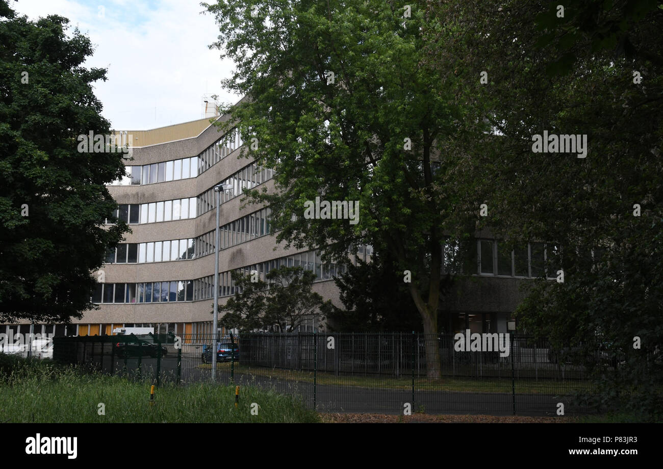 30 mai 2018, l'Allemagne, Bremen : Le bâtiment de la succursale de l'Office fédéral des migrations et des réfugiés (BAMF) est entourée d'une clôture. Photo : Carmen Jaspersen/dpa Banque D'Images