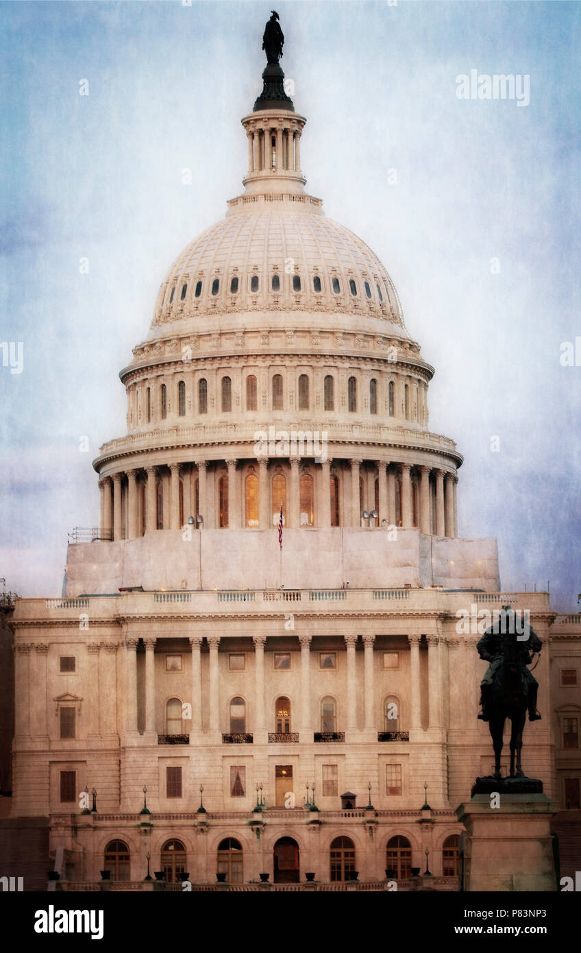 Le bâtiment du Capitole, qui abrite le Sénat et la Chambre des représentants des États-Unis sur le National Mall, Washington, DC. Banque D'Images
