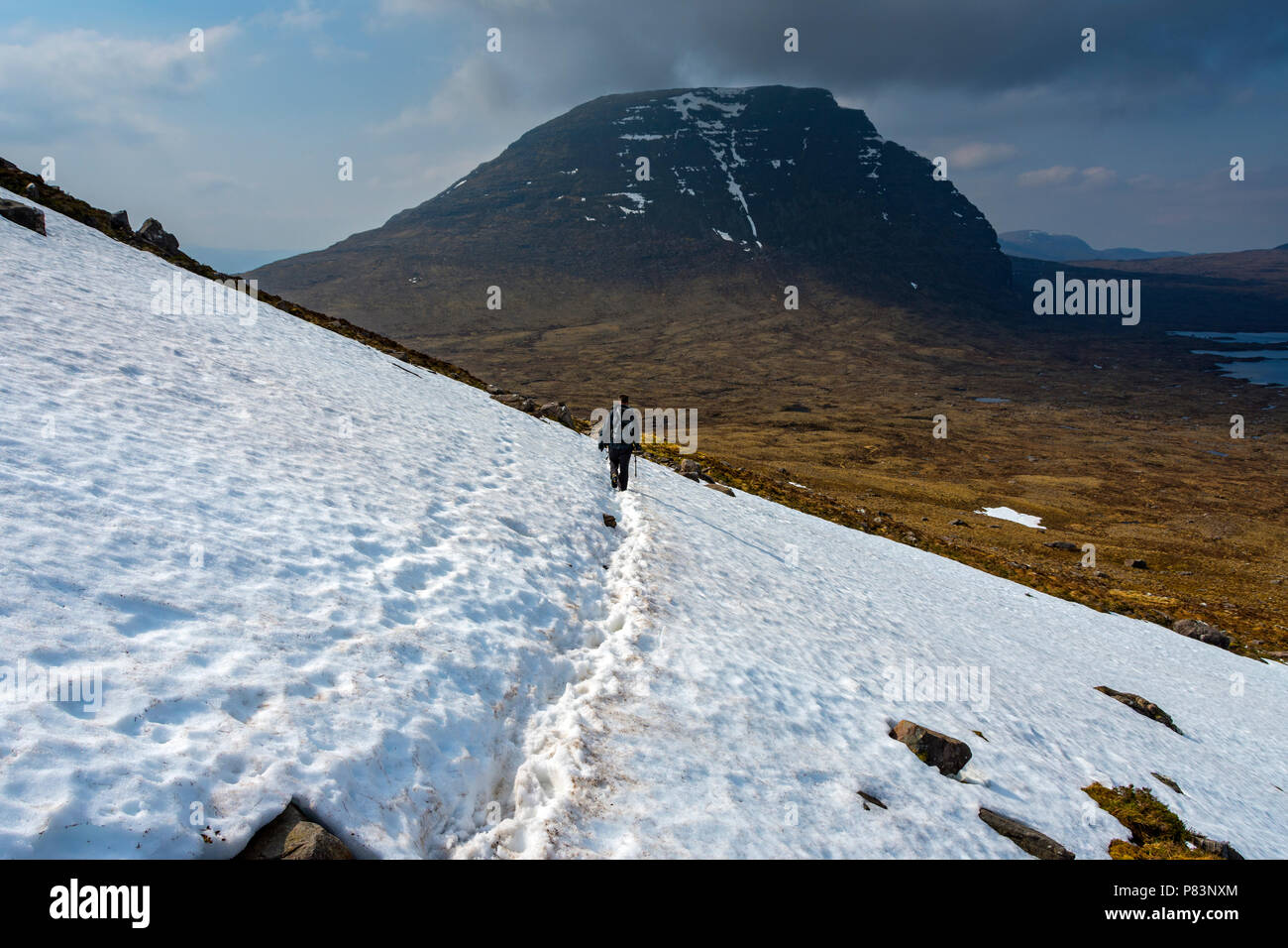 Carn na Feòla (Beinn Dearg), à partir de la piste à Coire Mhic Fhearchair, Torridon, région des Highlands, Ecosse, Royaume-Uni. Banque D'Images