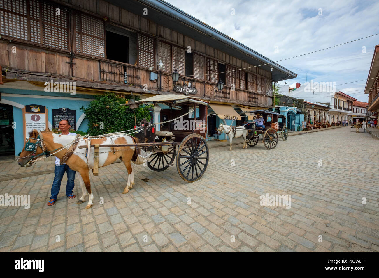 La pittoresque ville coloniale espagnole du 16ème siècle de Vigan aux Philippines avec ses calèches et rues pavées Banque D'Images