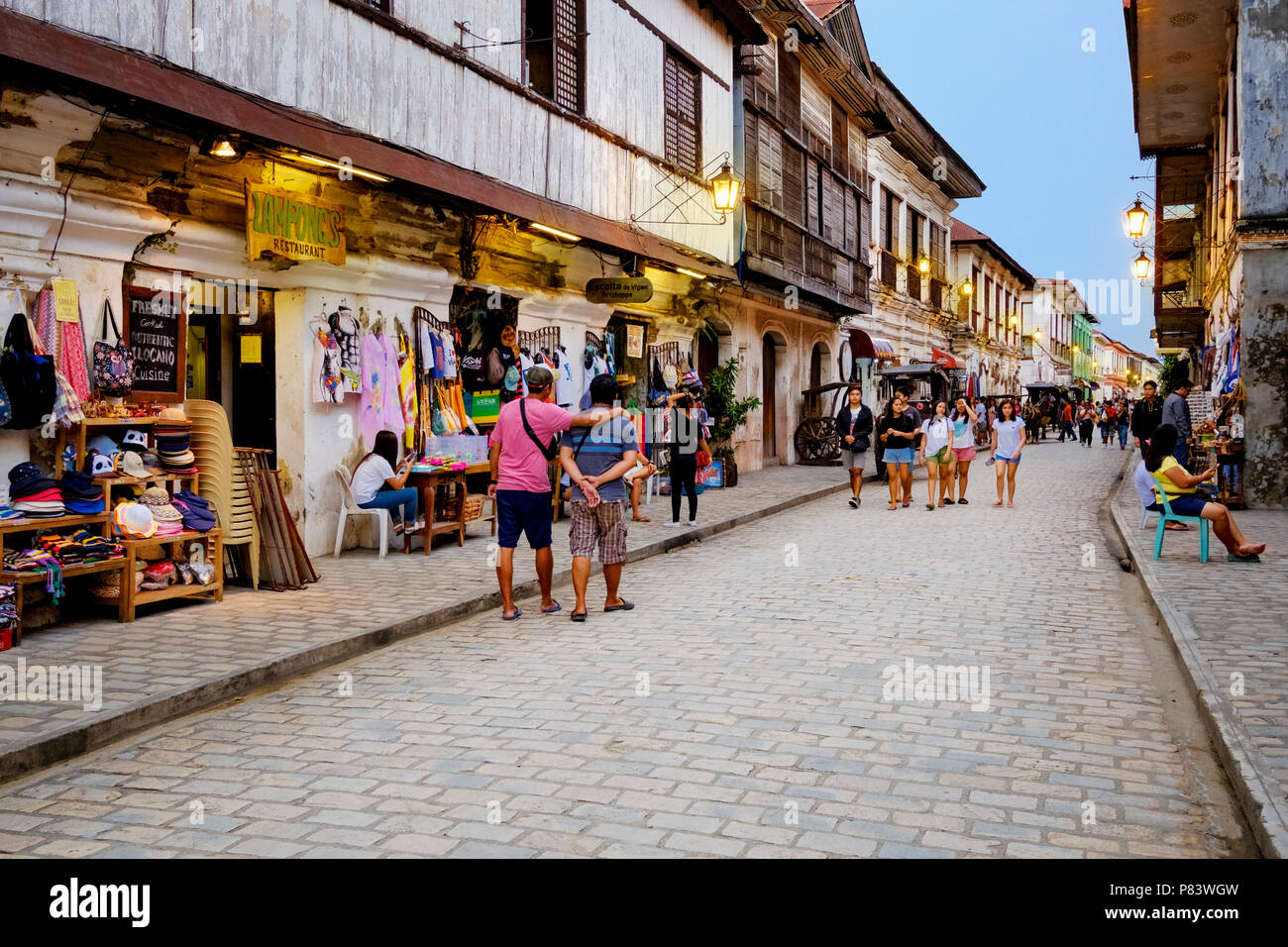 La pittoresque ville coloniale espagnole du 16ème siècle de Vigan aux Philippines avec ses rues pavées Banque D'Images