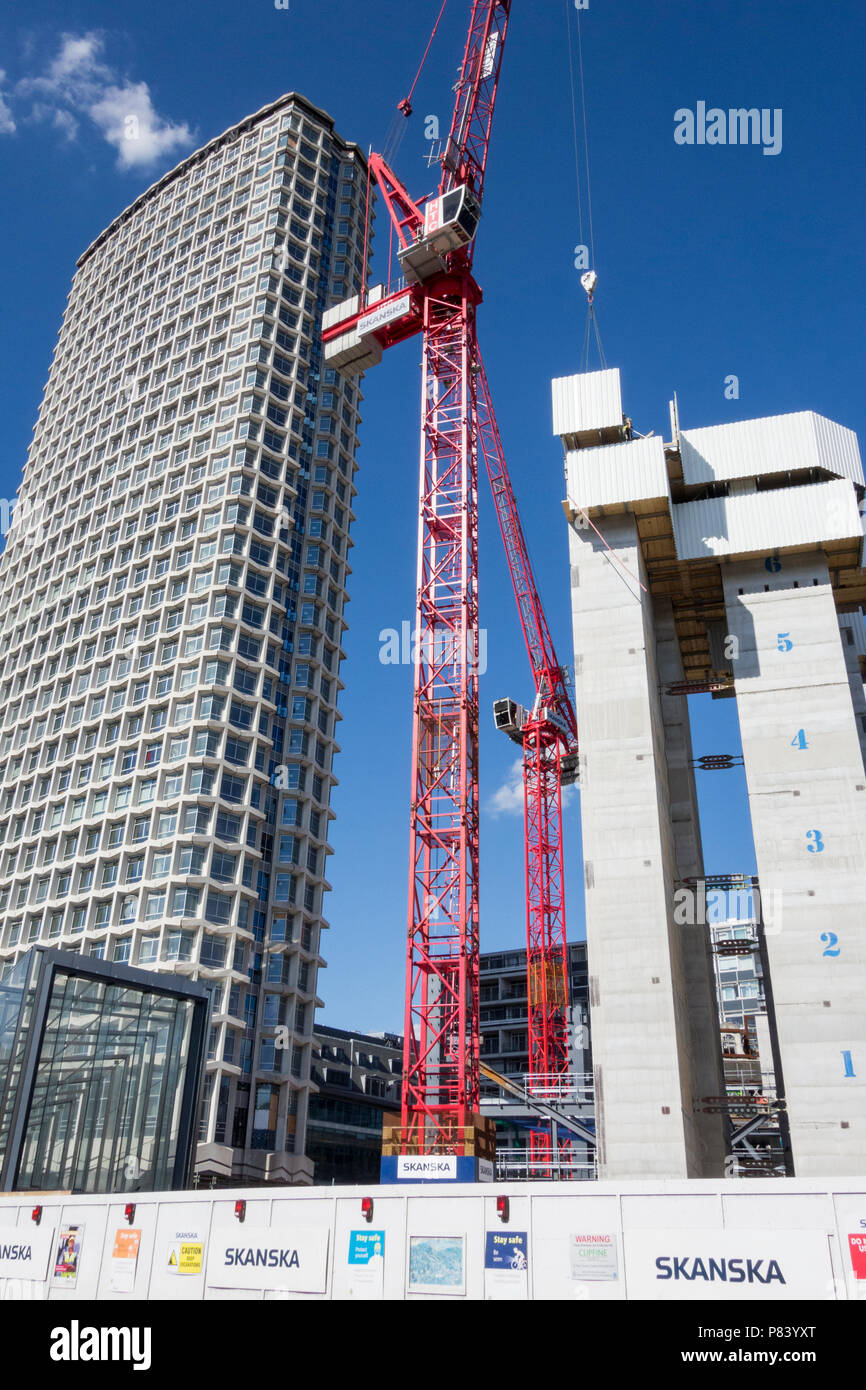 Développement de Crossrail à côté de l'immeuble de centre point sur Tottenham court Road, Londres, Angleterre, Royaume-Uni, Banque D'Images