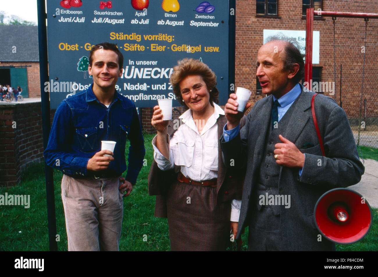 Dr. Maximilian Graf Von Spee mit Ehefrau Maria Theresia und Sohn