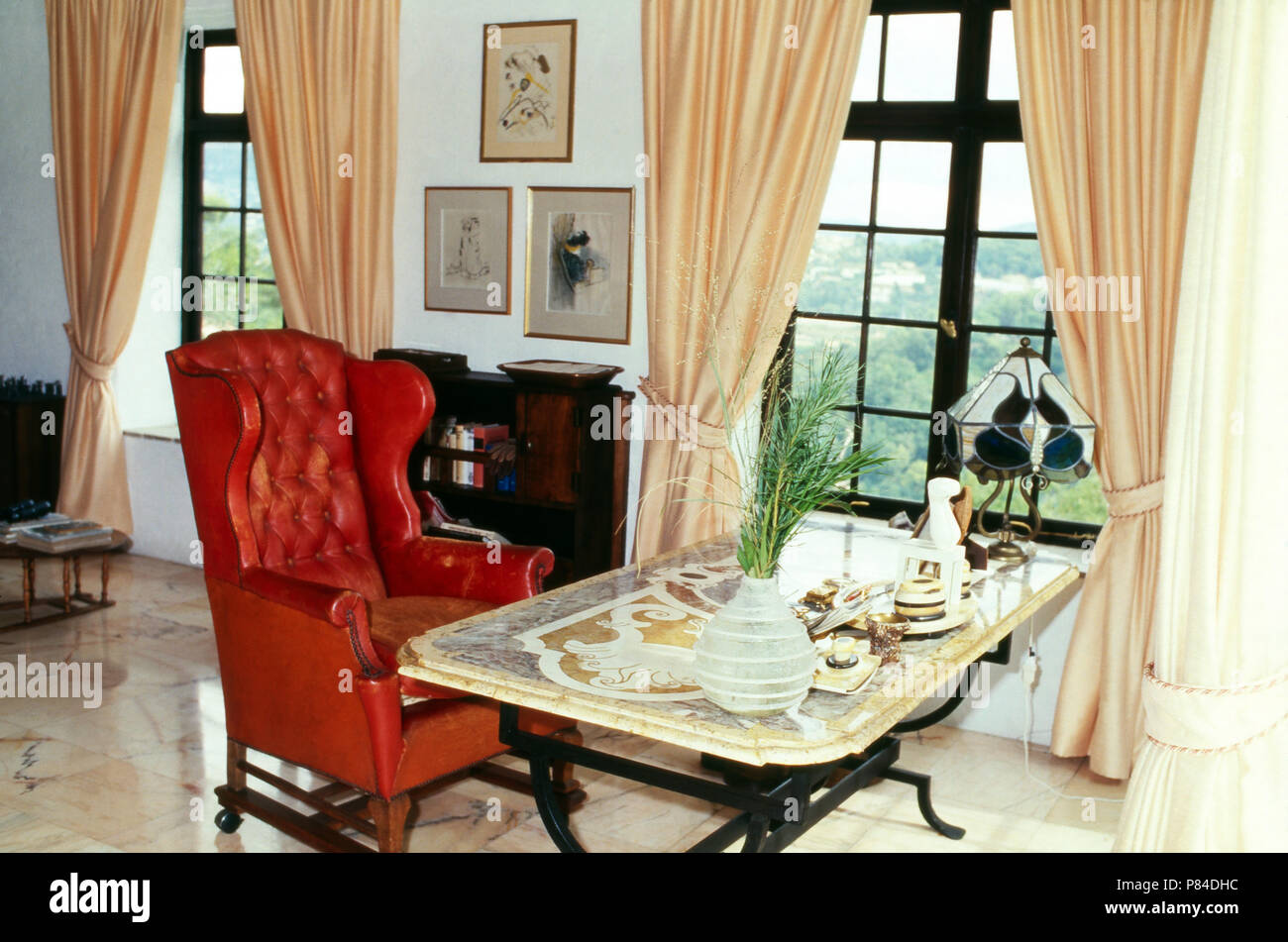 Im Haus von Acteurs et Actrices Curd Jürgens à Saint Paul de Vence, France 1978. Curd acteur Juergens' house à Saint Paul de Vence, France 1978. Banque D'Images