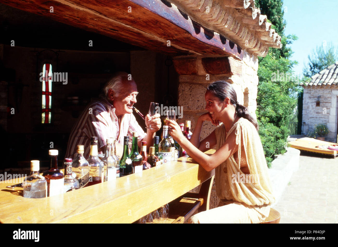 Acteurs et Actrices Curd Jürgens mit Ehefrau Margie im Sommerurlaub à Saint Paul de Vence, France 1978. L'acteur Curd Juergens avec sa femme Margie dans les vacances d'été à Saint Paul de Vence, France 1978. Banque D'Images