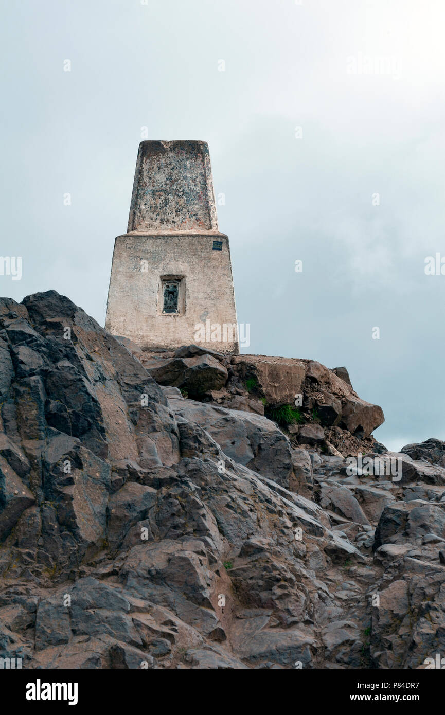 Le monument historique en pierre au sommet du siège d'Arthur, le plus haut point d'Édimbourg situé à Holyrood Park à Édimbourg, Écosse, Royaume-Uni Banque D'Images