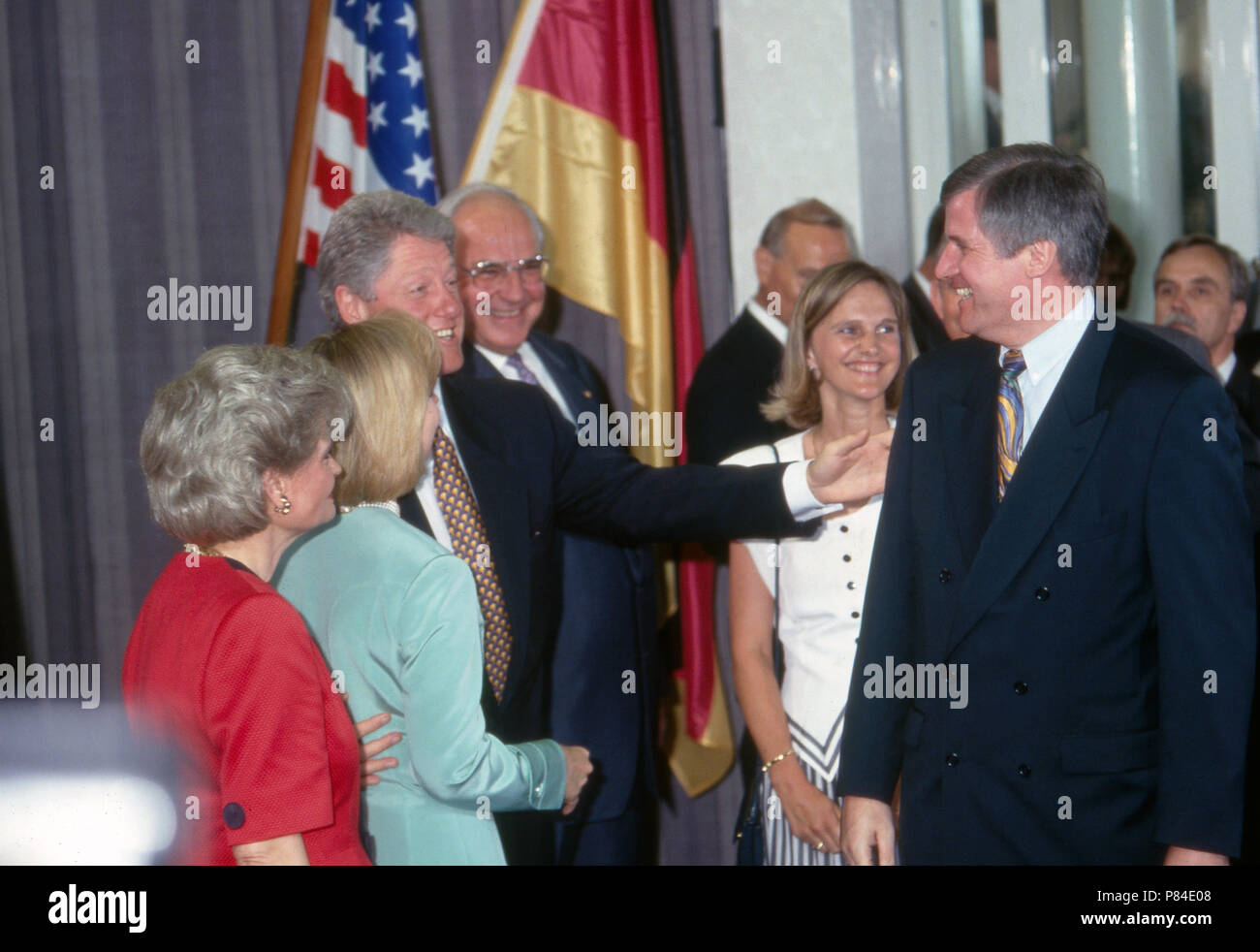Horst Seehofer beim Besuch von US-Präsident Bill Clinton im Haus auf dem Petersberg bei Bonn, Allemagne 1994. Horst Seehofer, à la visite de Bill Clinton à nous presiden Gaestehaus Petersberg, près de Bonn, Allemagne 1994. Banque D'Images