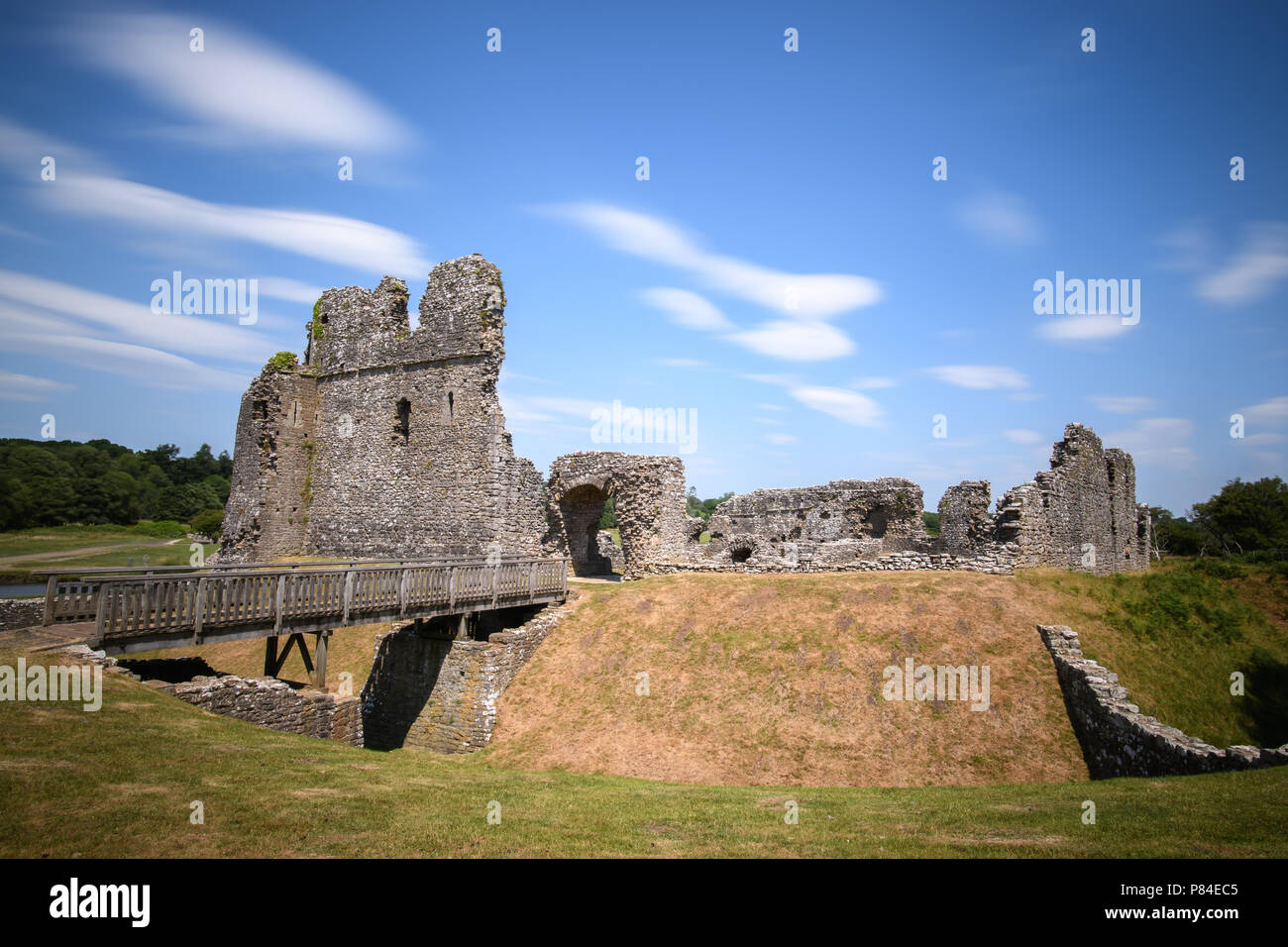 Ruines du château de Ogmore, dans le sud du Pays de Galles Banque D'Images