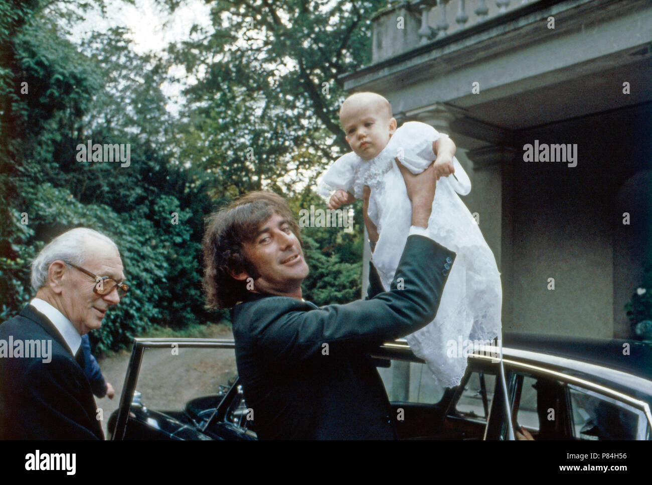 Schwager Luis Ortiz y Moreno Hochzeit von Maximilian von Bismarck Schönhausen mit Barbara Meijer à Madrid, Espagne 1981. Frère Luis Ortiz y Moreno au mariage de Maximilian von Bismarck Schoenhausen avec Barbara Meijer à Madrid, Espagne 1981. Banque D'Images